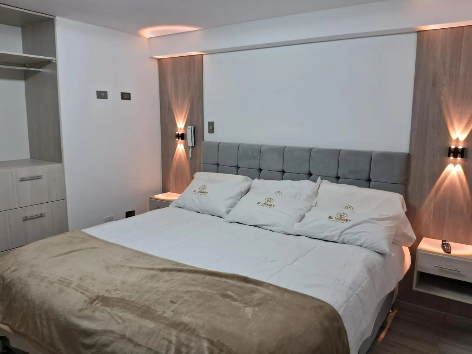 Bed in Hotel El Virrey Suite