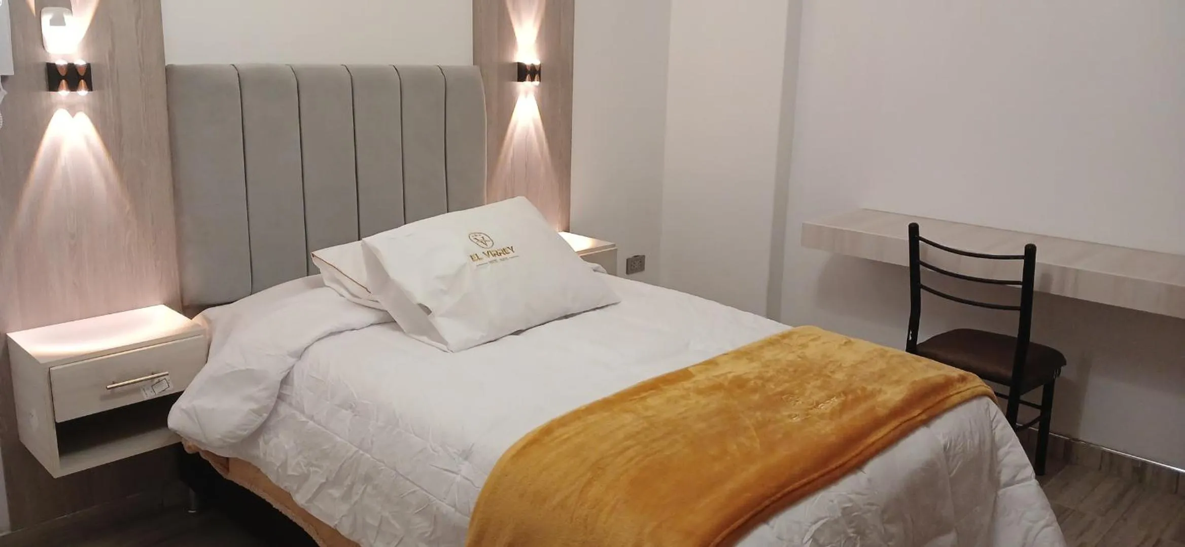 Bed in Hotel El Virrey Suite