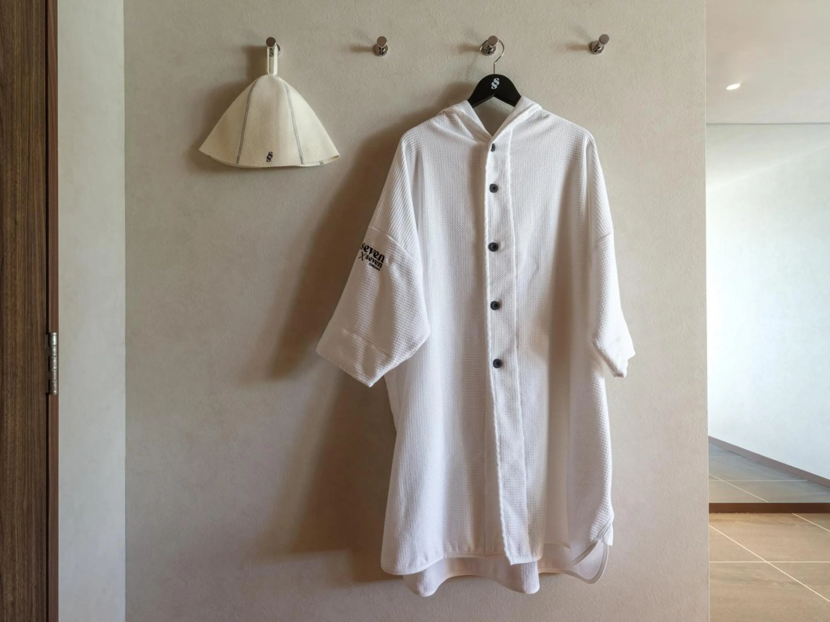 Photo of the whole room in seven x seven ISHIGAKI