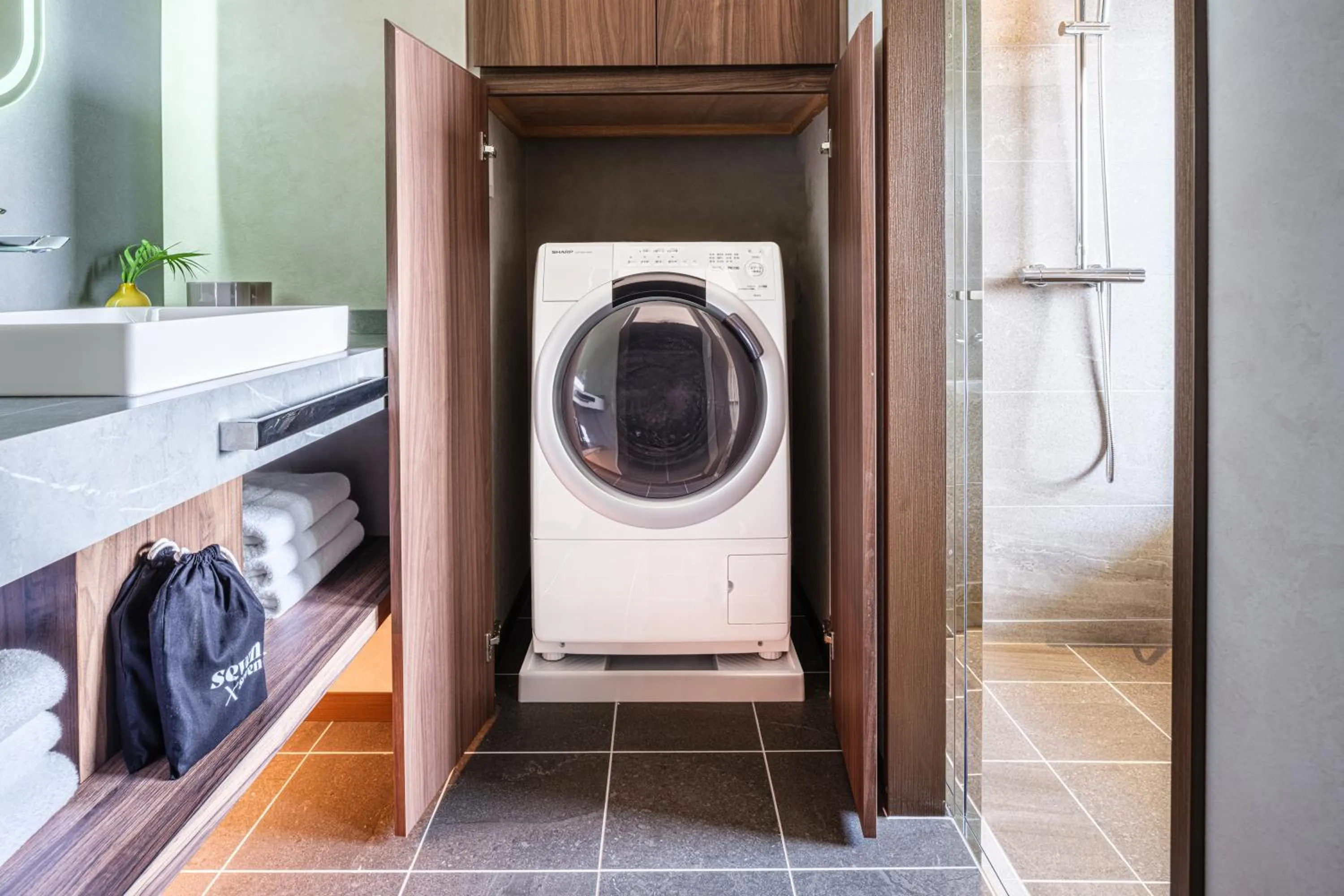 Shower in seven x seven ISHIGAKI