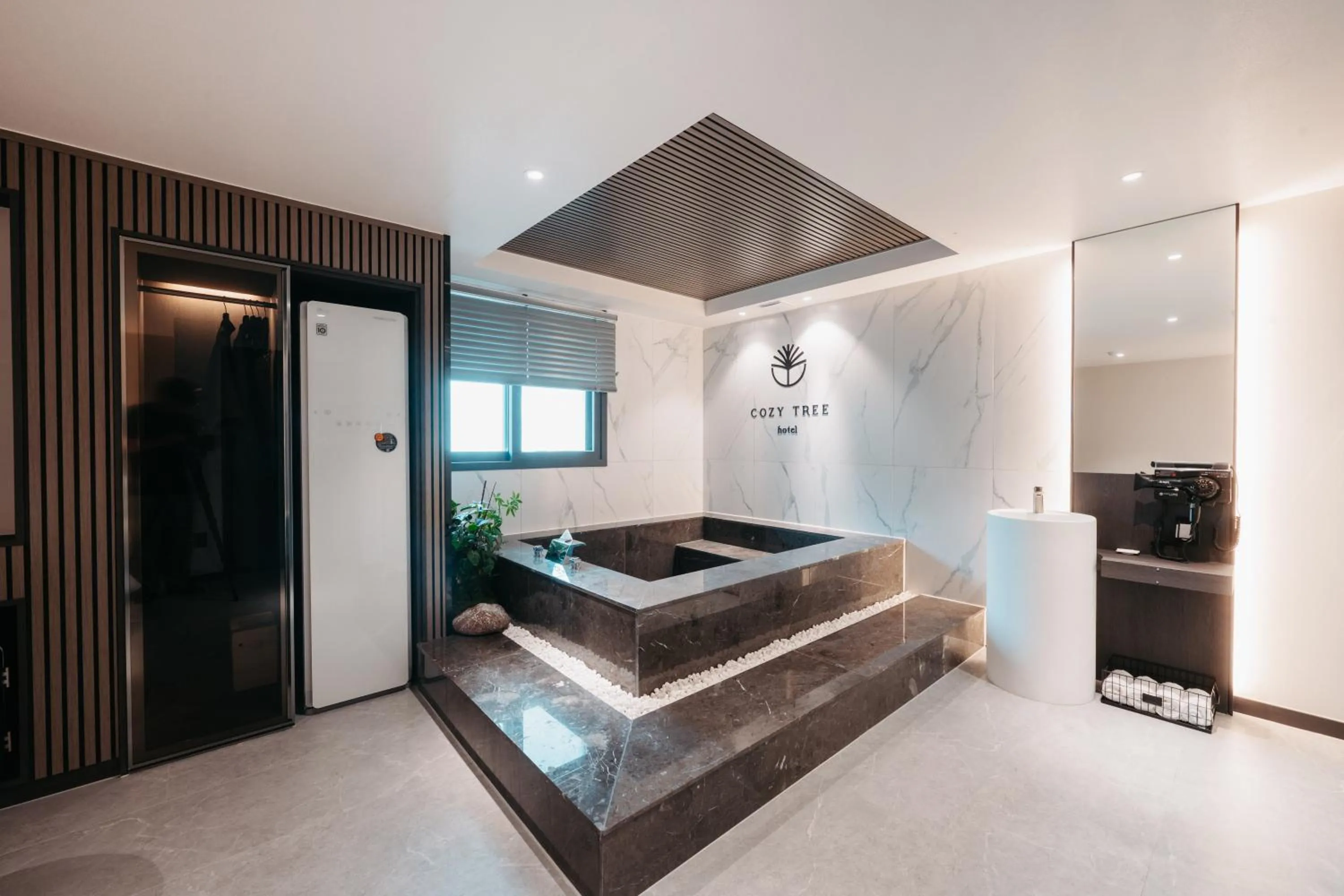 Bath, Bed in Cozy Tree Hotel Seomyeon