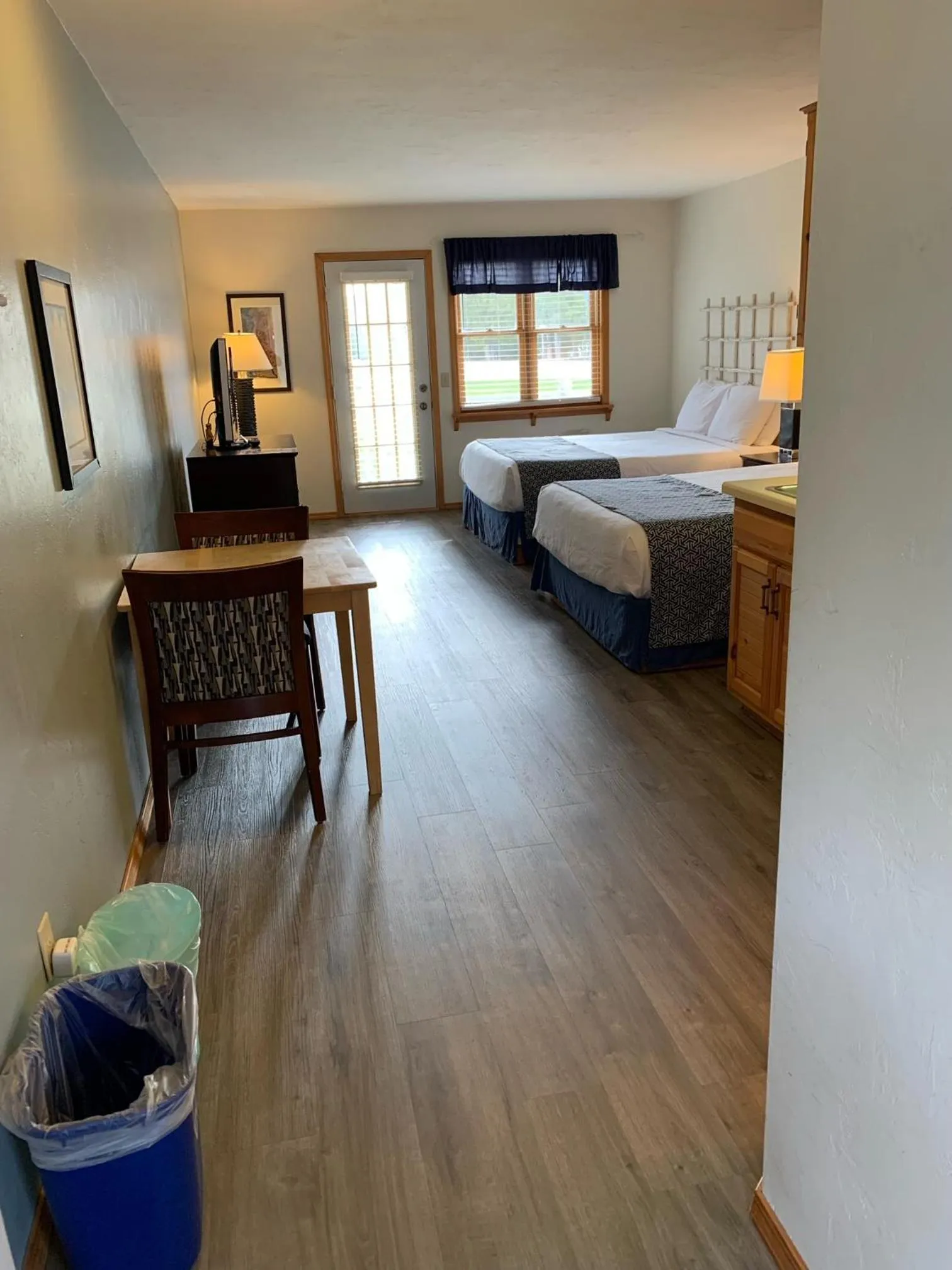 Bed in Harbor Light Inn