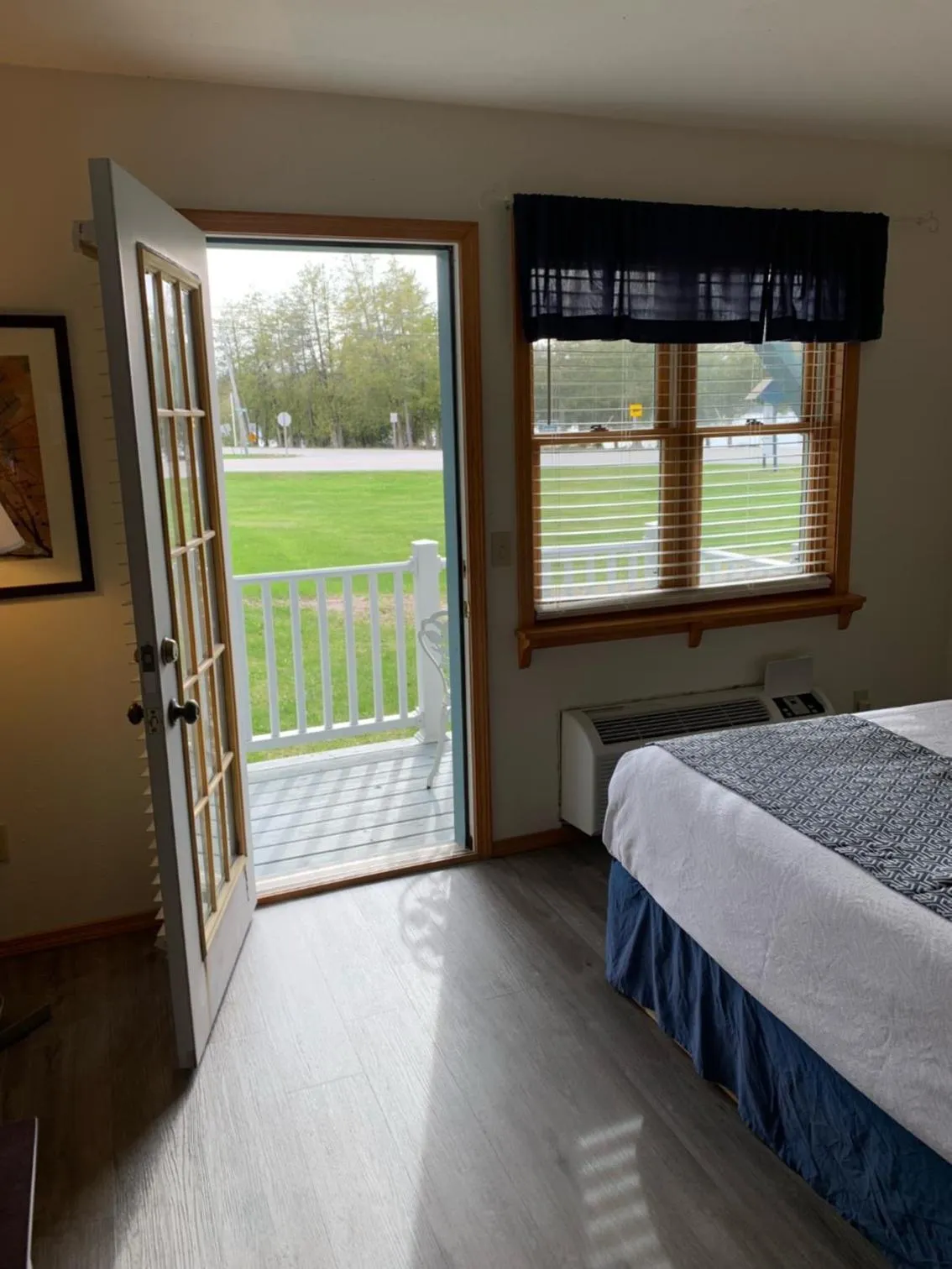 Bed in Harbor Light Inn