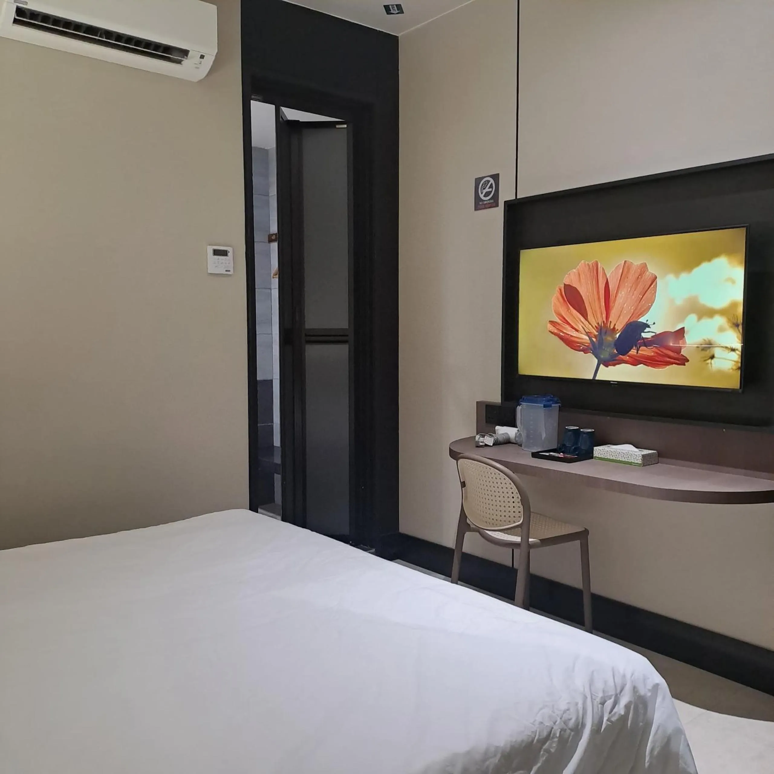 Bed in Urban Inn, Myra Meranti