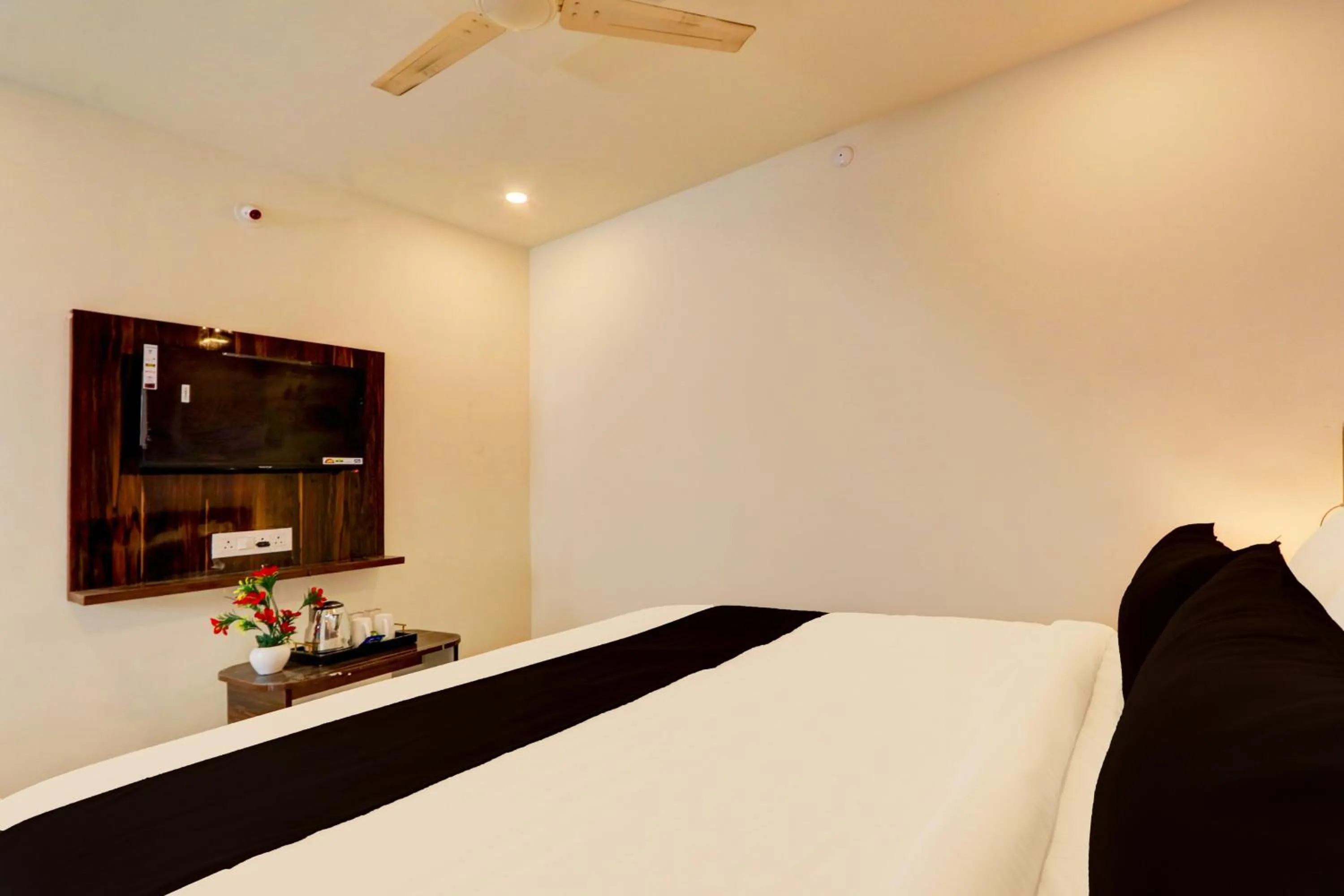 Bedroom, Bed in Hotel O S L N Grand