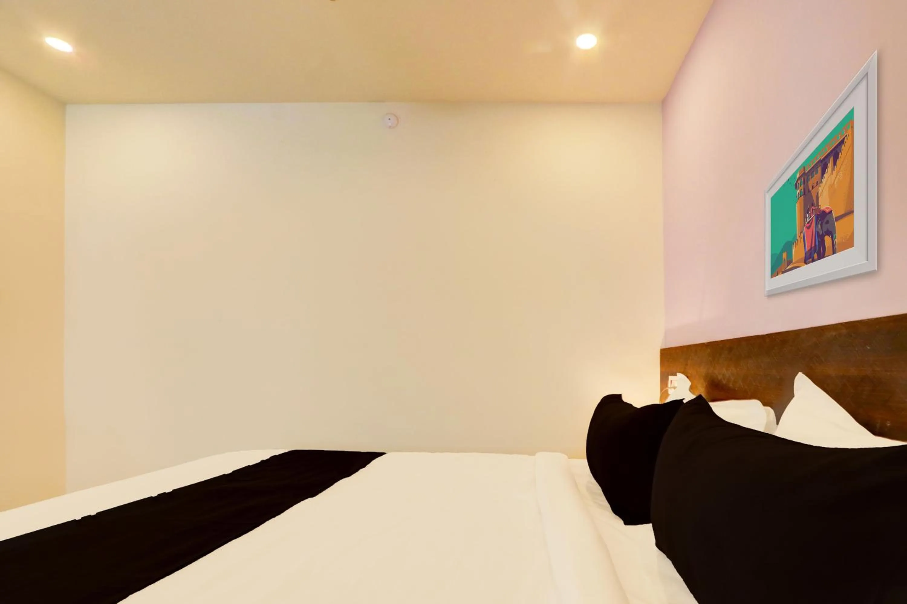 Bedroom, Bed in Hotel O S L N Grand