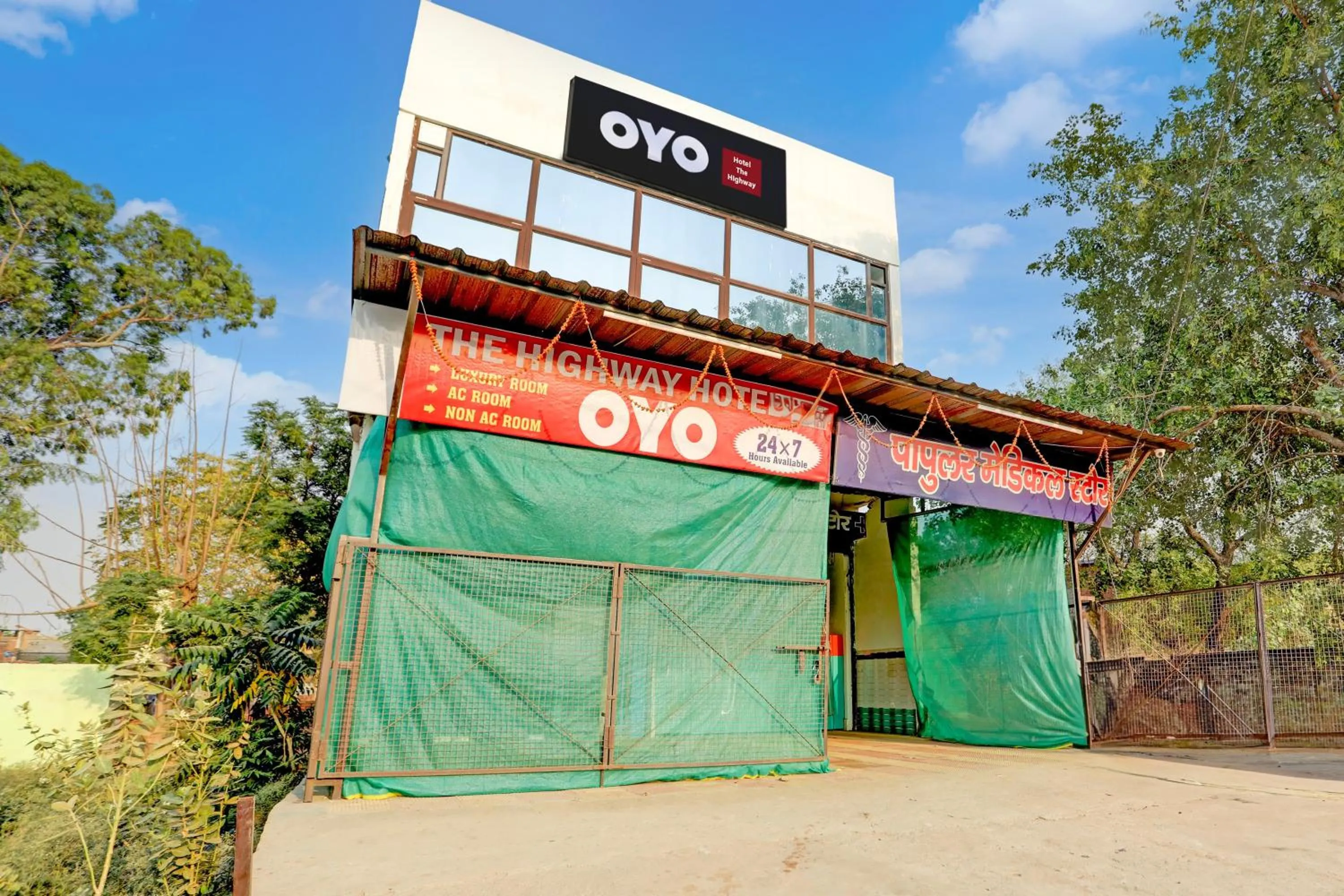 Facade/entrance in Hotel O THE HIGHWAY HOTEL