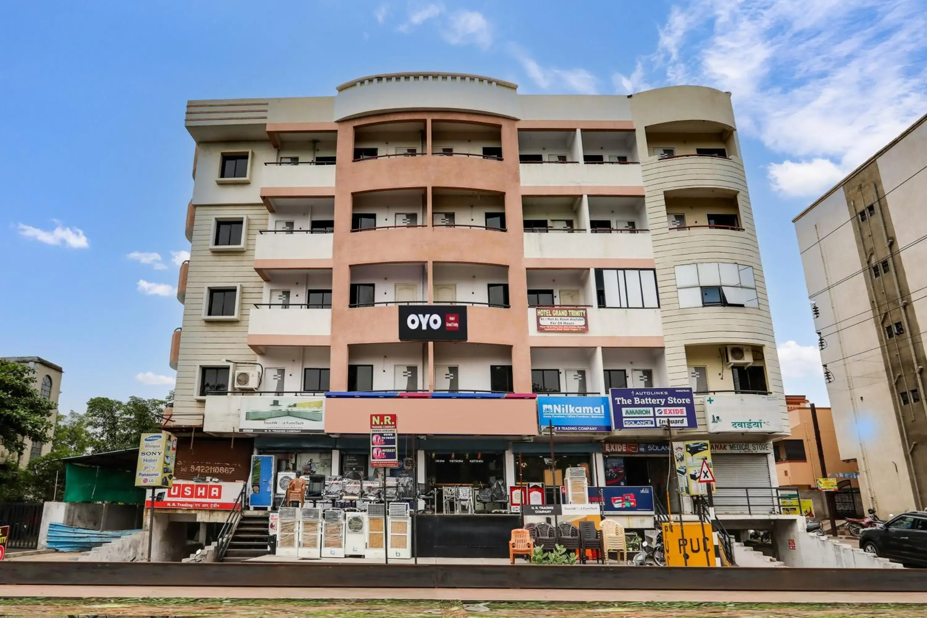 Facade/entrance in Hotel O Grand Trinity Facade/entrance in Hotel O Grand Trinity