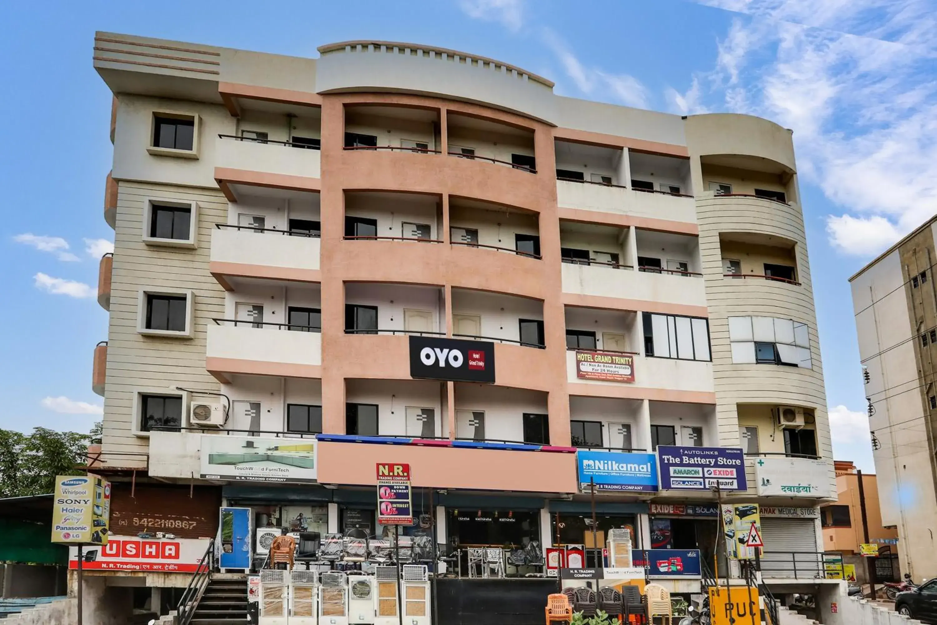 Facade/entrance in Hotel O Grand Trinity Facade/entrance in Hotel O Grand Trinity