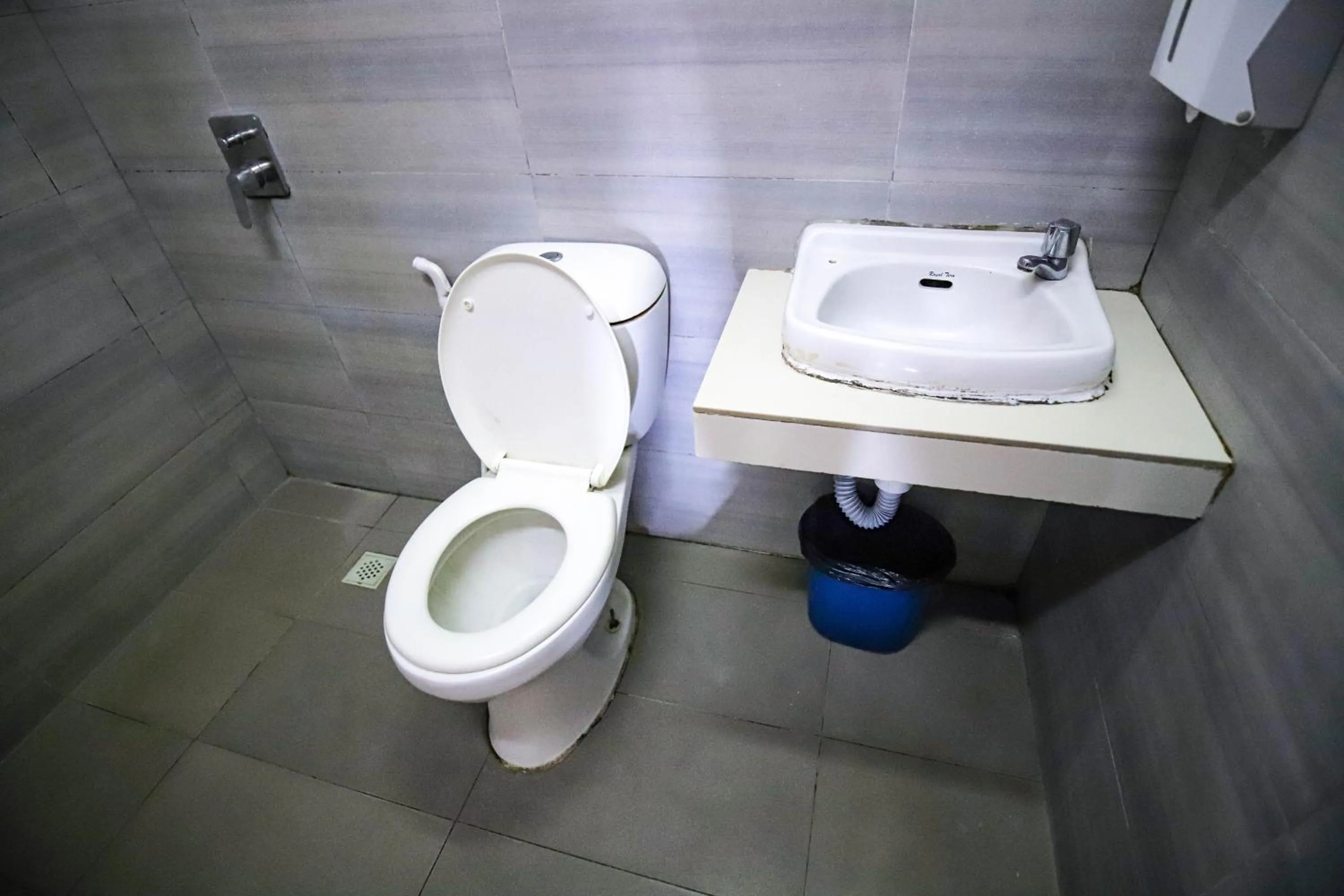 Bathroom in Astrotel Cubao
