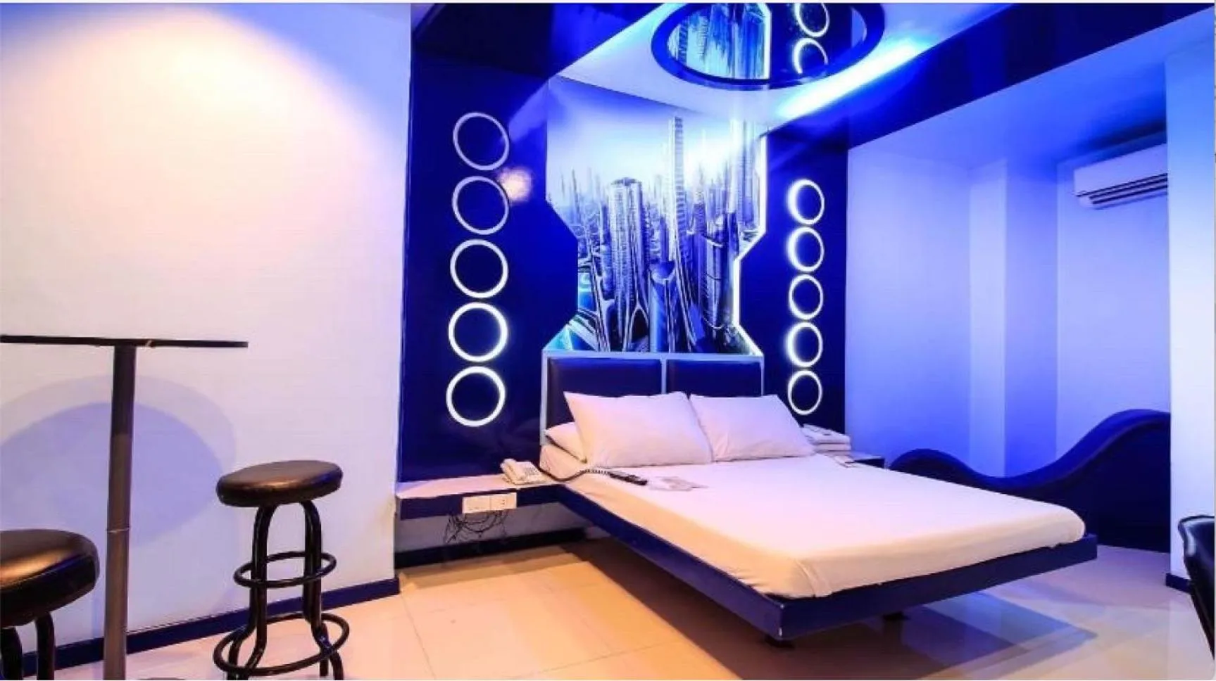 Bed in Astrotel Cubao