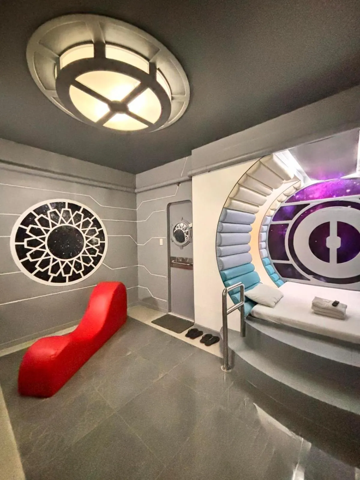 Bedroom in Astrotel Cubao