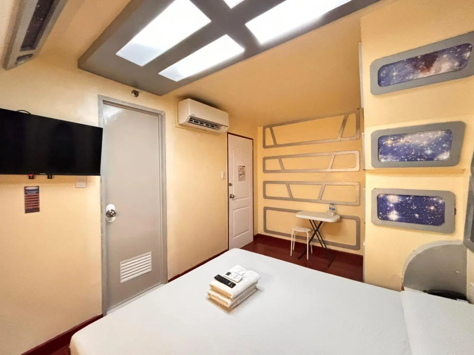 Bedroom, Bed in Astrotel Cubao