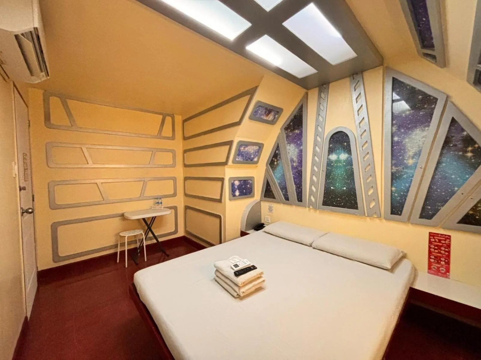 Bedroom in Astrotel Cubao