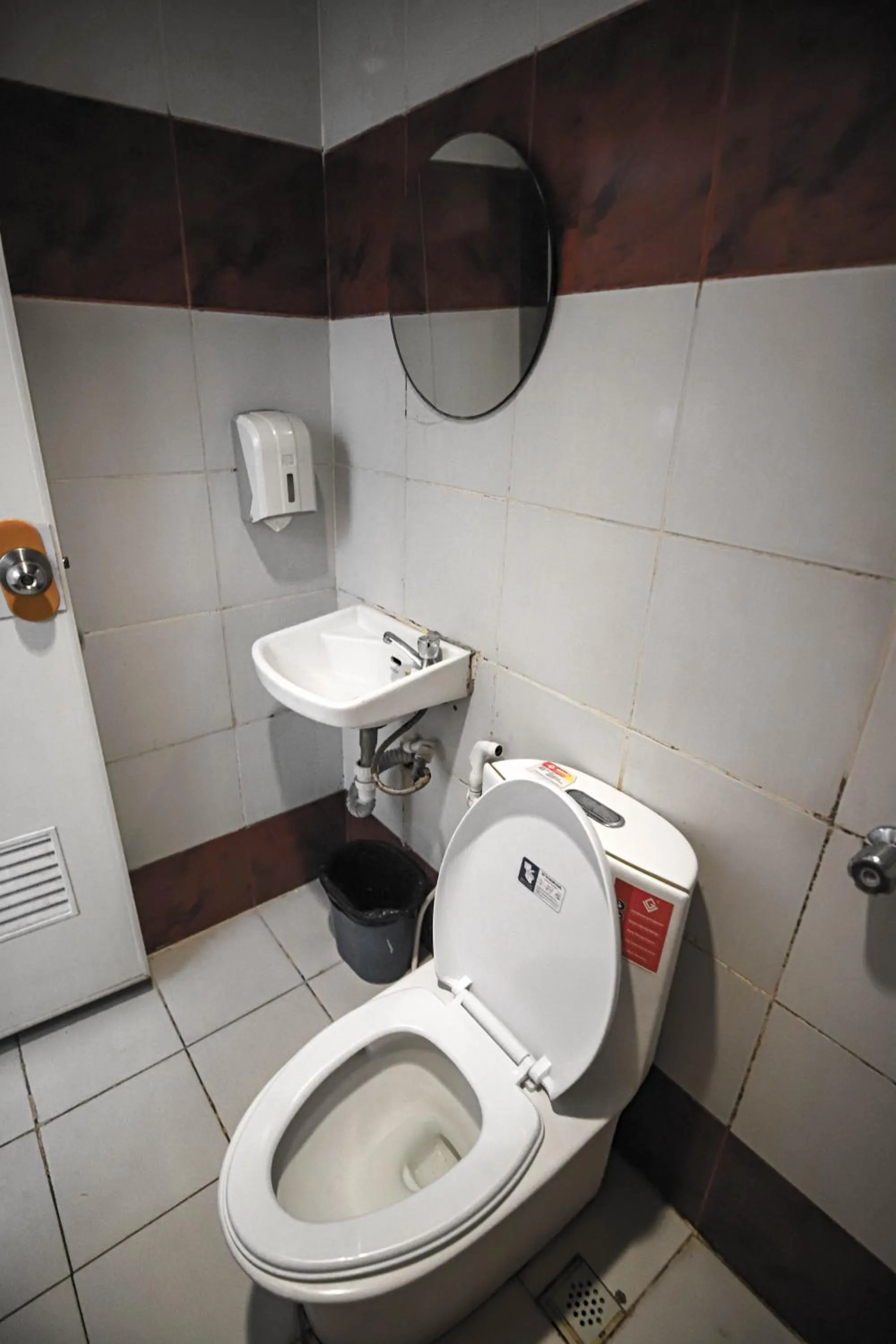Bathroom in Astrotel Cubao