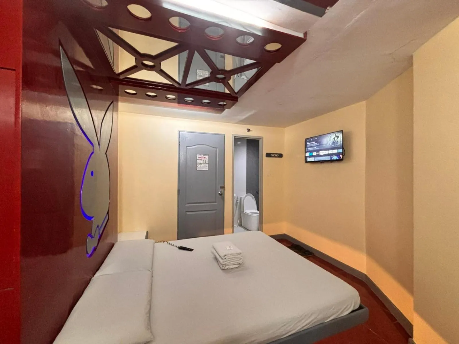 Bedroom, Bed in Astrotel Cubao