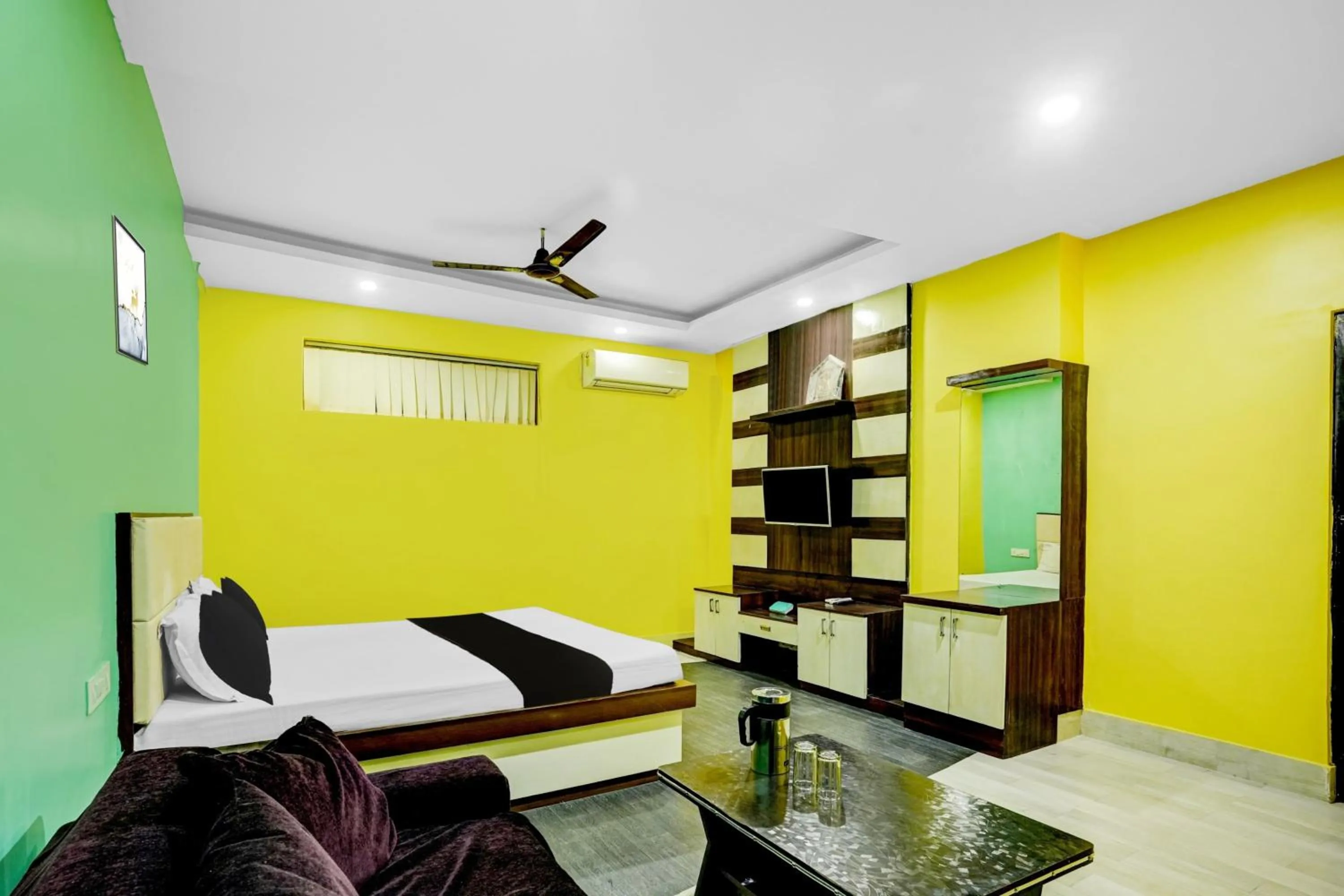 Bedroom, Bed in Super Collection O Harsh Regency