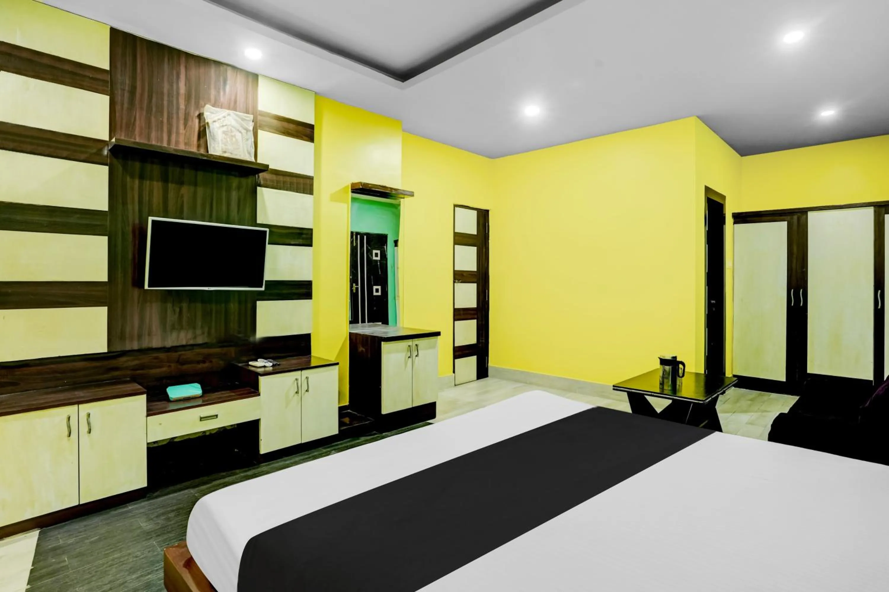 Bedroom, Bed in Super Collection O Harsh Regency