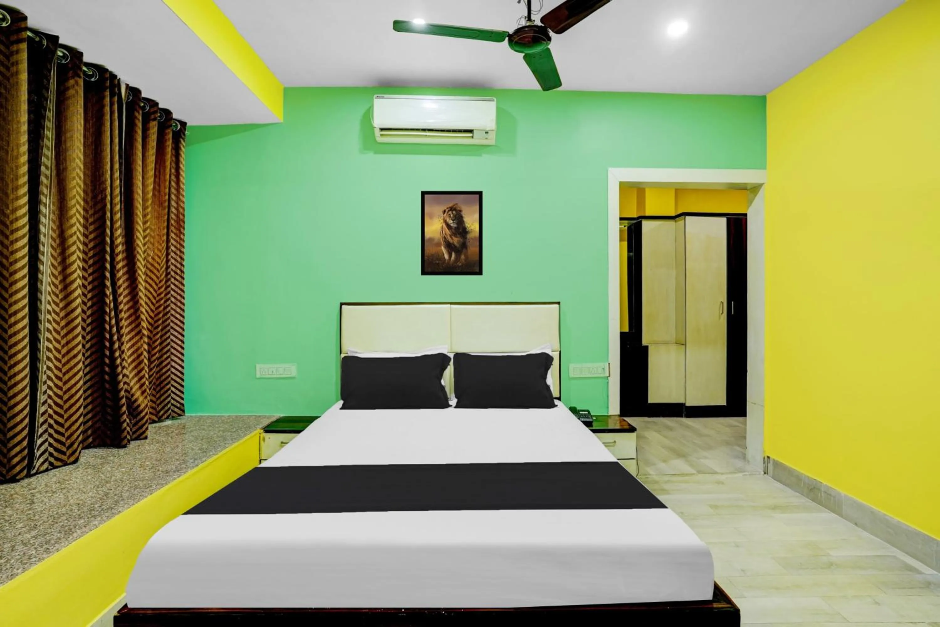 Bedroom, Bed in Super Collection O Harsh Regency