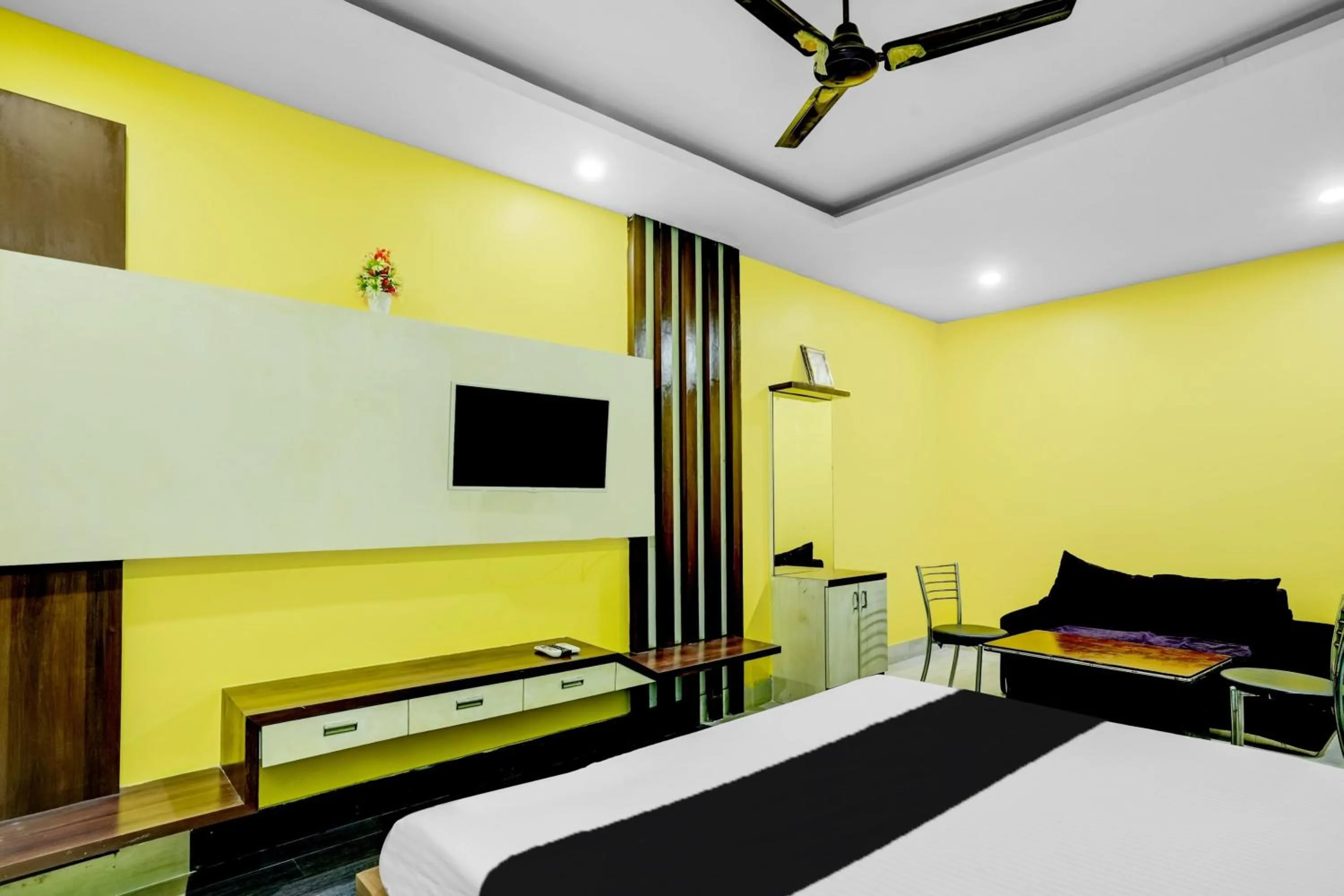 Bedroom, Bed in Super Collection O Harsh Regency