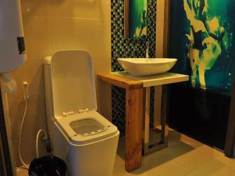 Toilet in Hotel Dreamworld Las Pinas