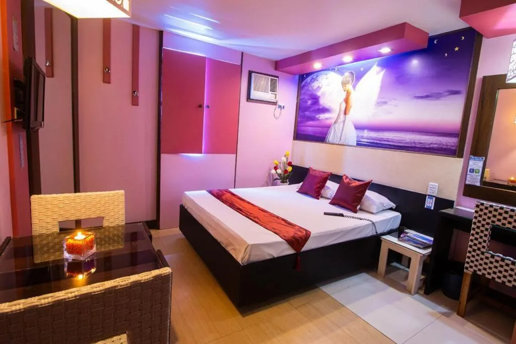 Photo of the whole room, Bed in Hotel Dreamworld Las Pinas