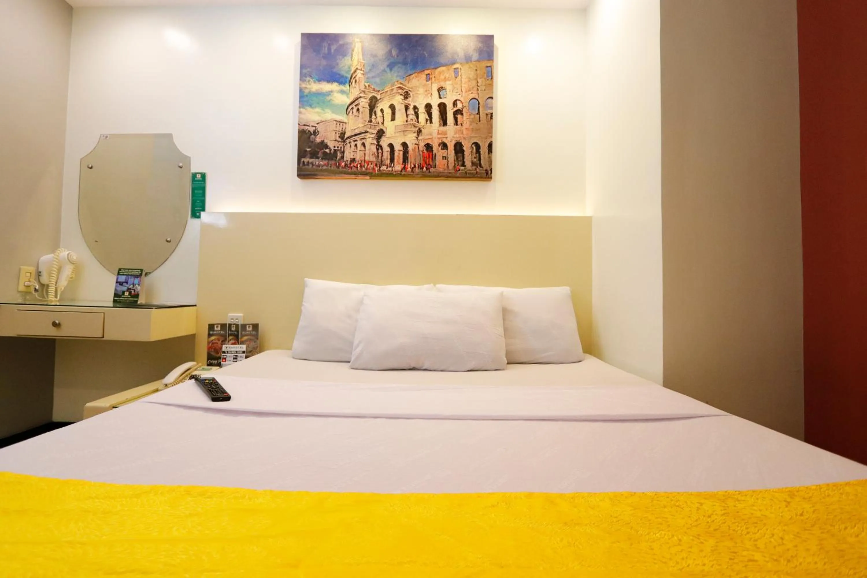 Bed in Eurotel Las Pinas