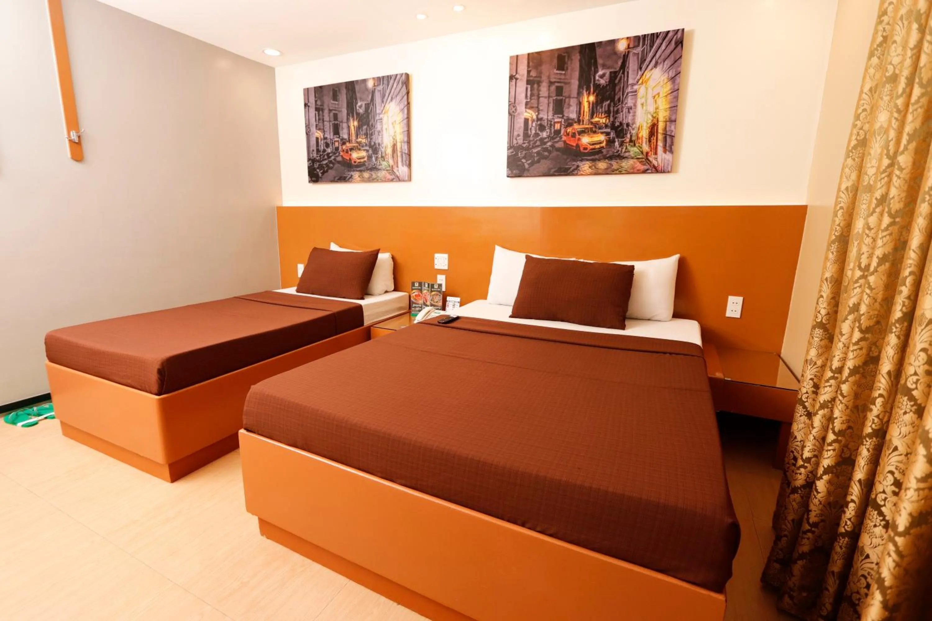 Bed in Eurotel Las Pinas