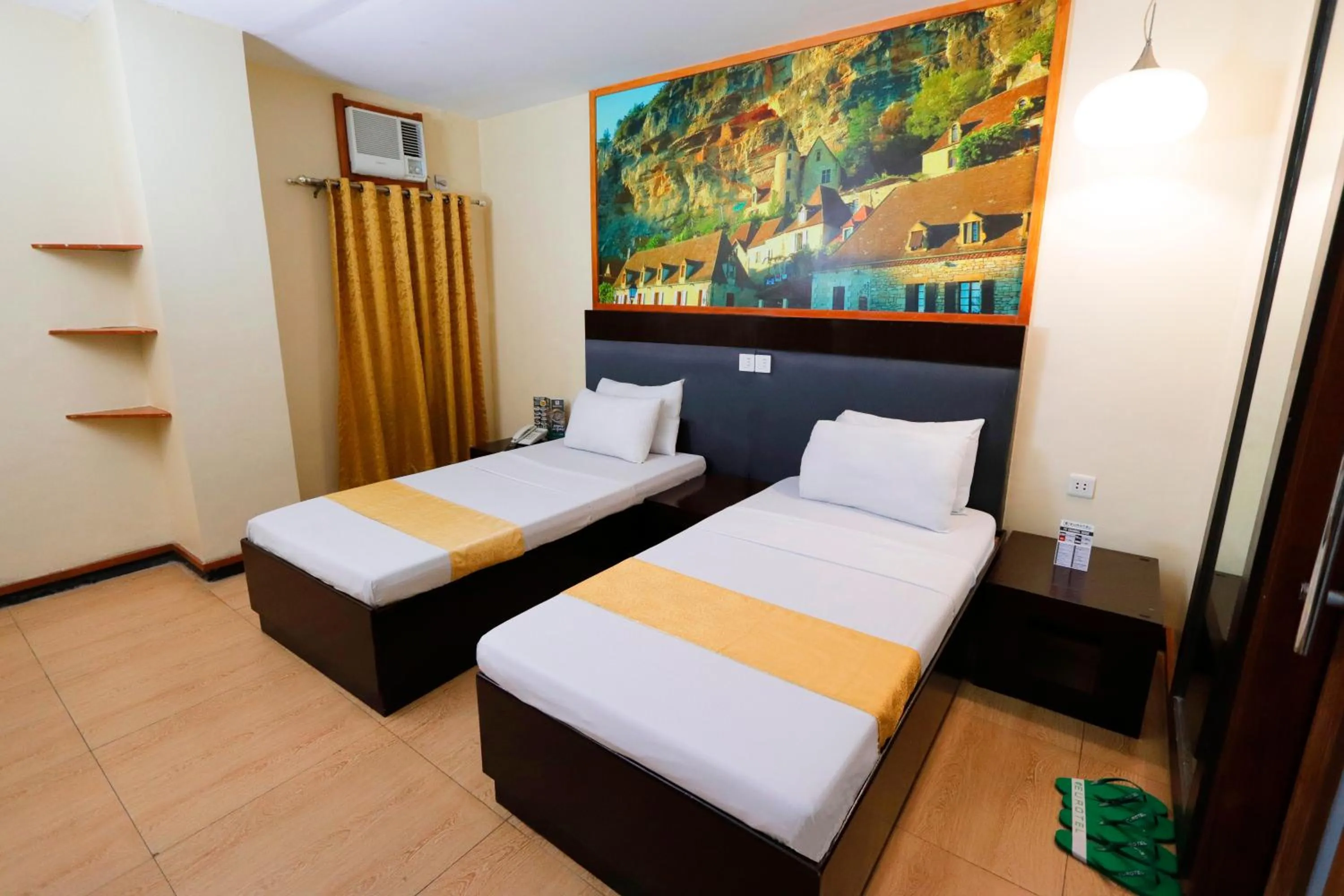Bed in Eurotel Las Pinas