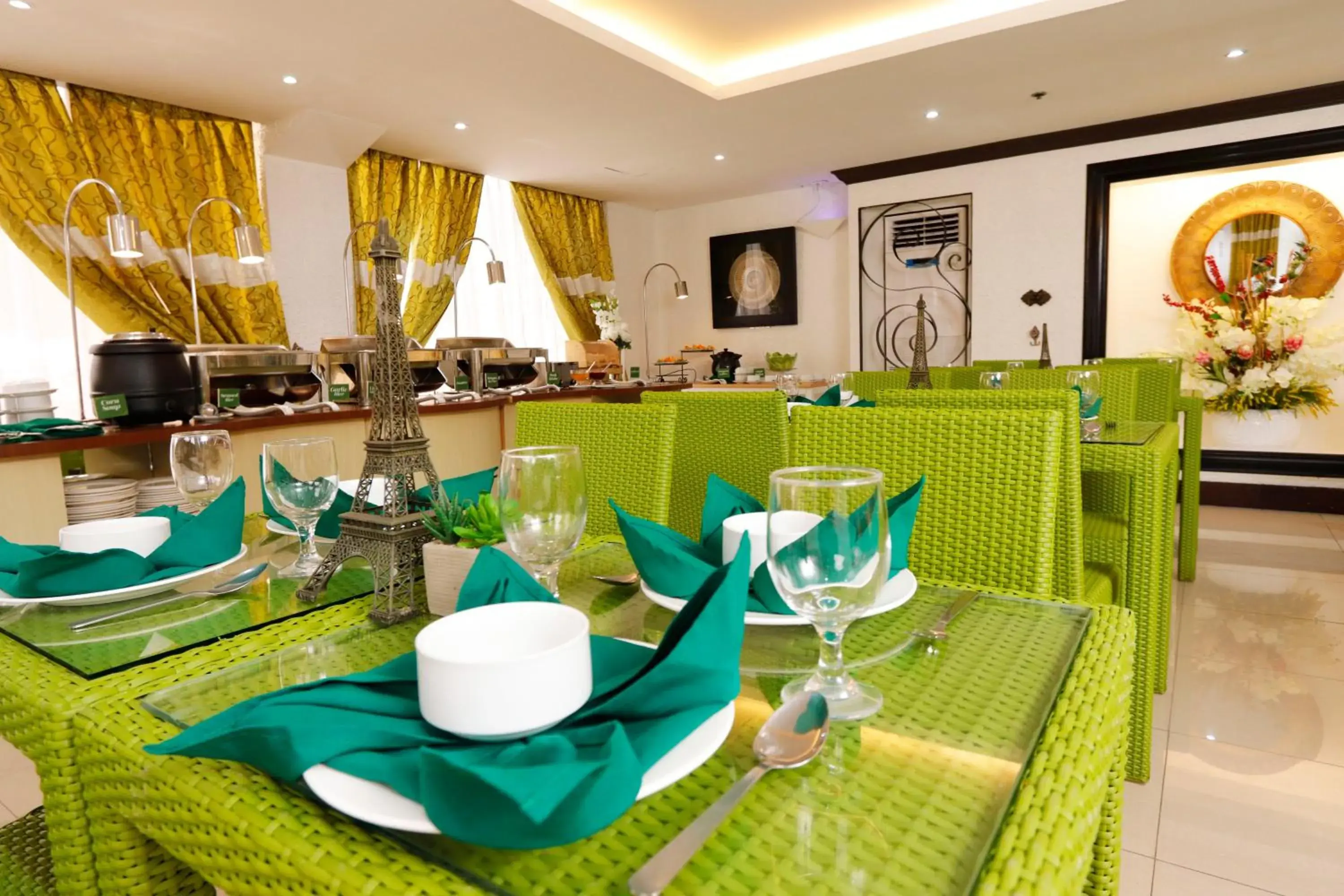 Restaurant/places to eat in Eurotel Las Pinas Restaurant/places to eat in Eurotel Las Pinas