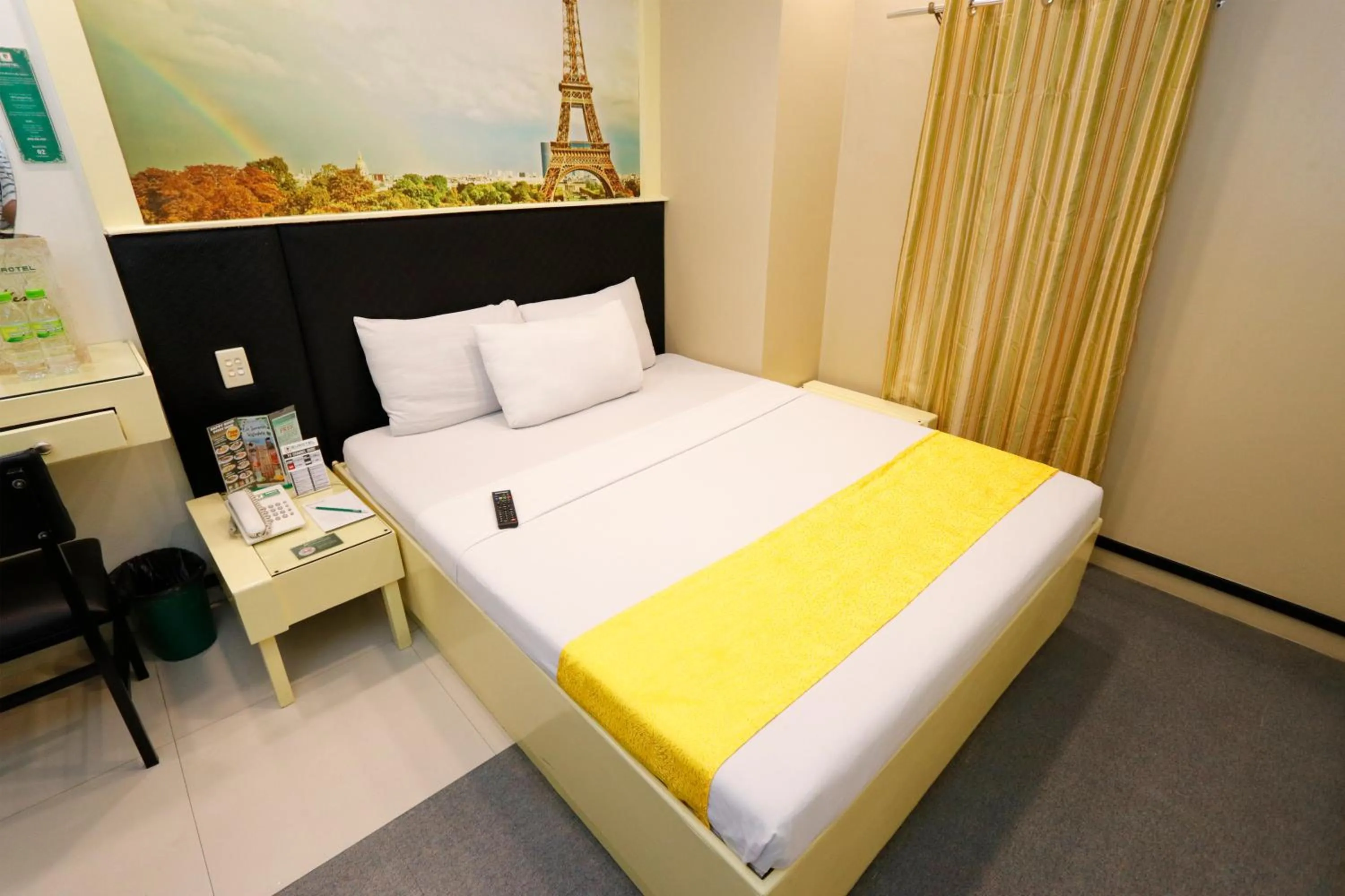 Bed in Eurotel Las Pinas