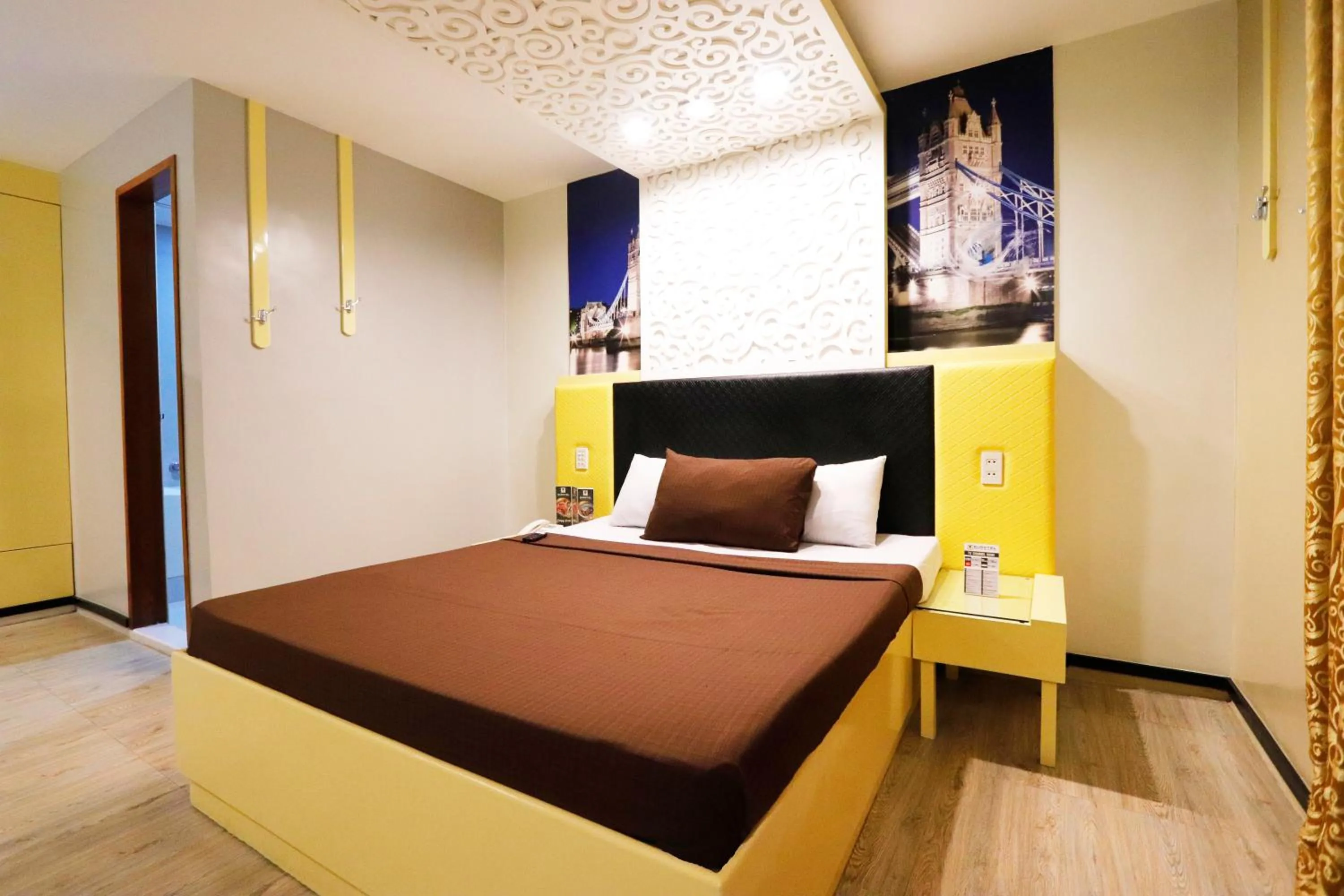 Bed in Eurotel Las Pinas