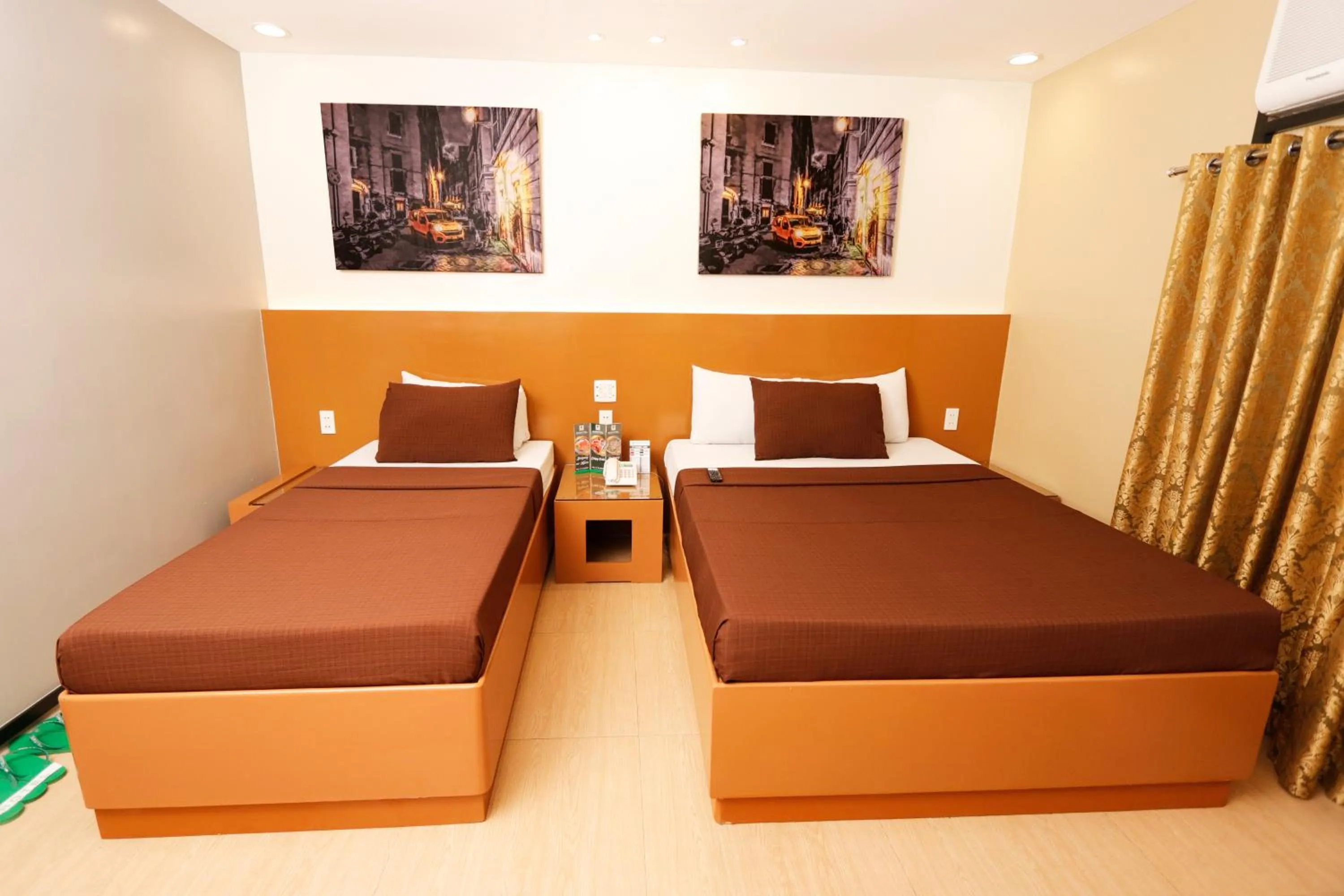 Bed in Eurotel Las Pinas