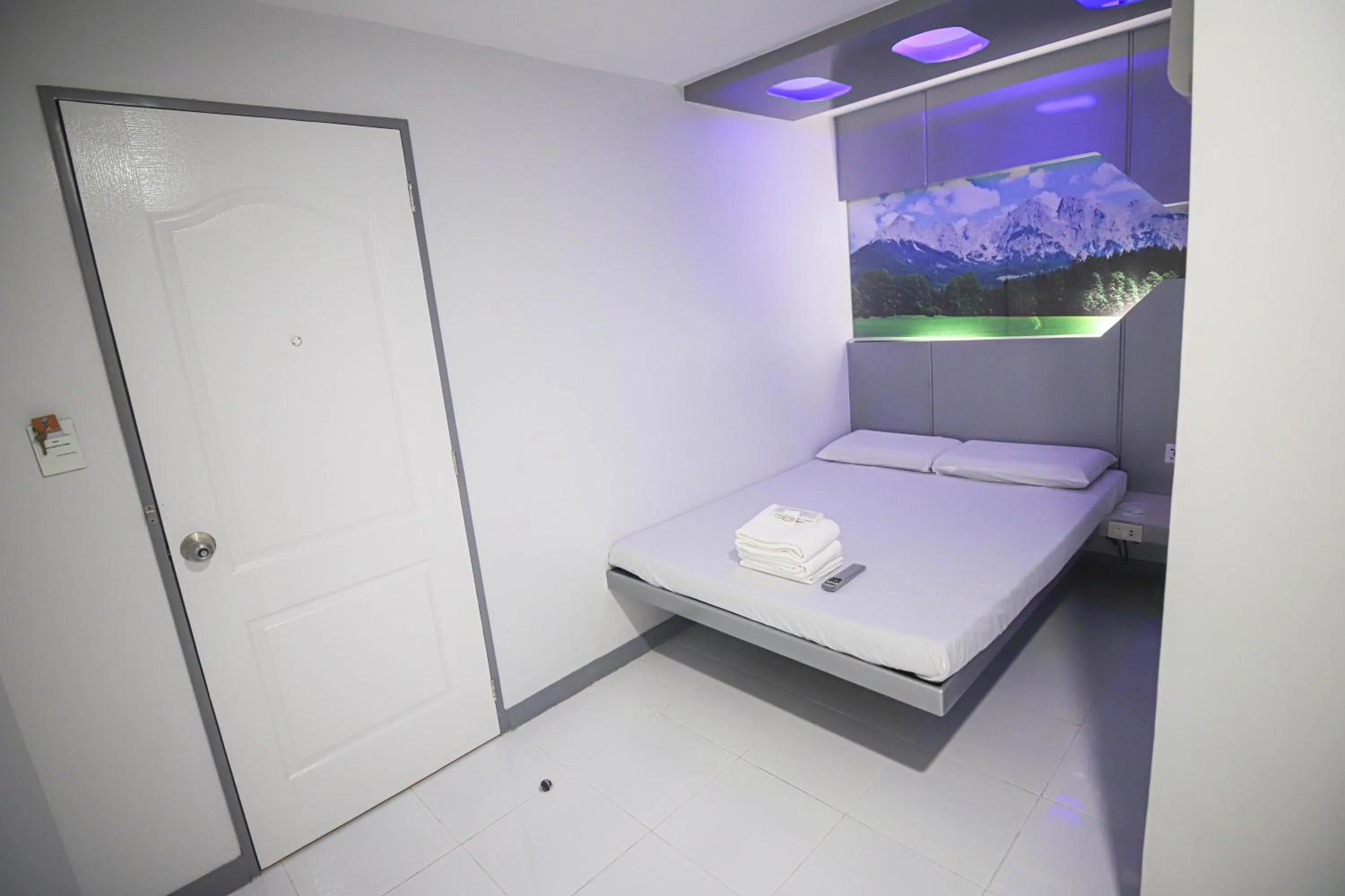 Bed in Astrotel Calamba