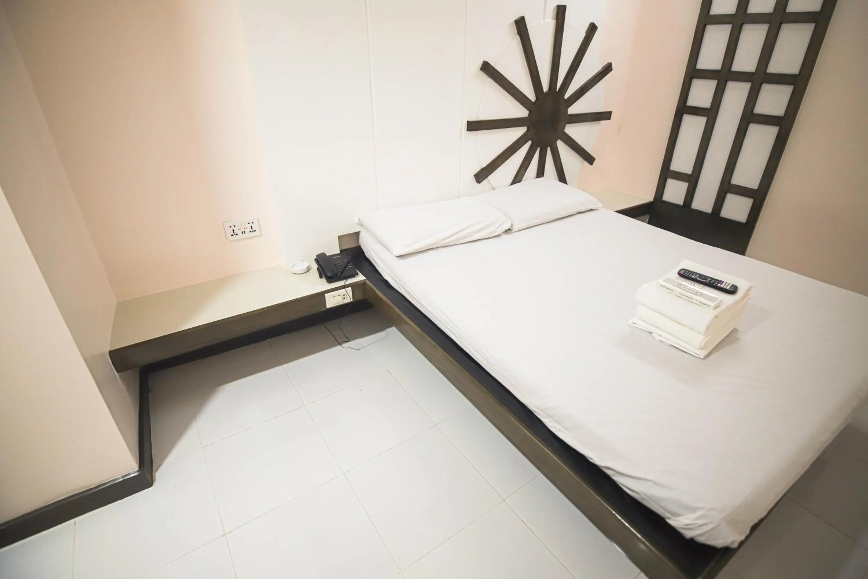 Bed in Astrotel Calamba
