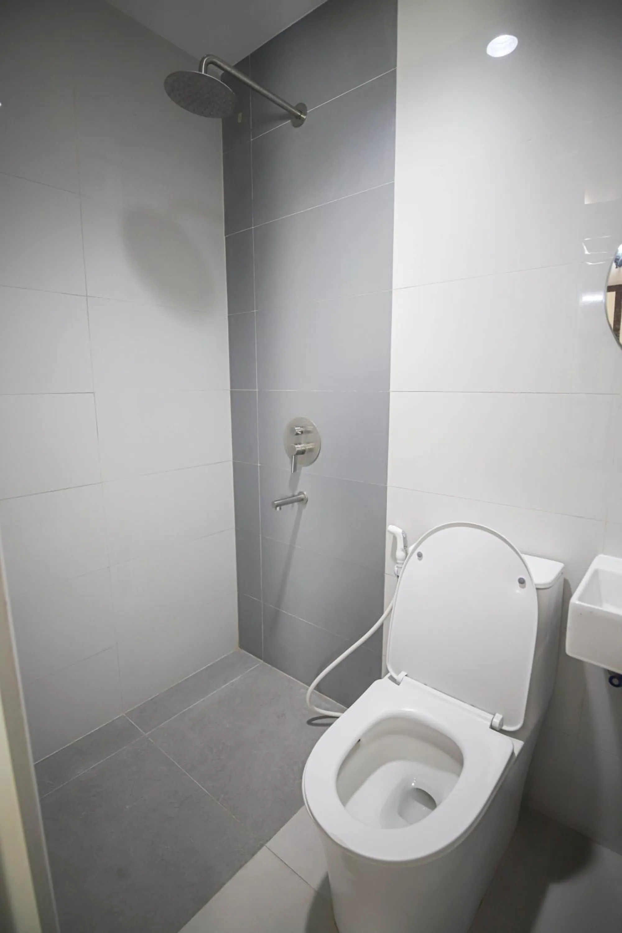 Toilet in Astrotel Calamba