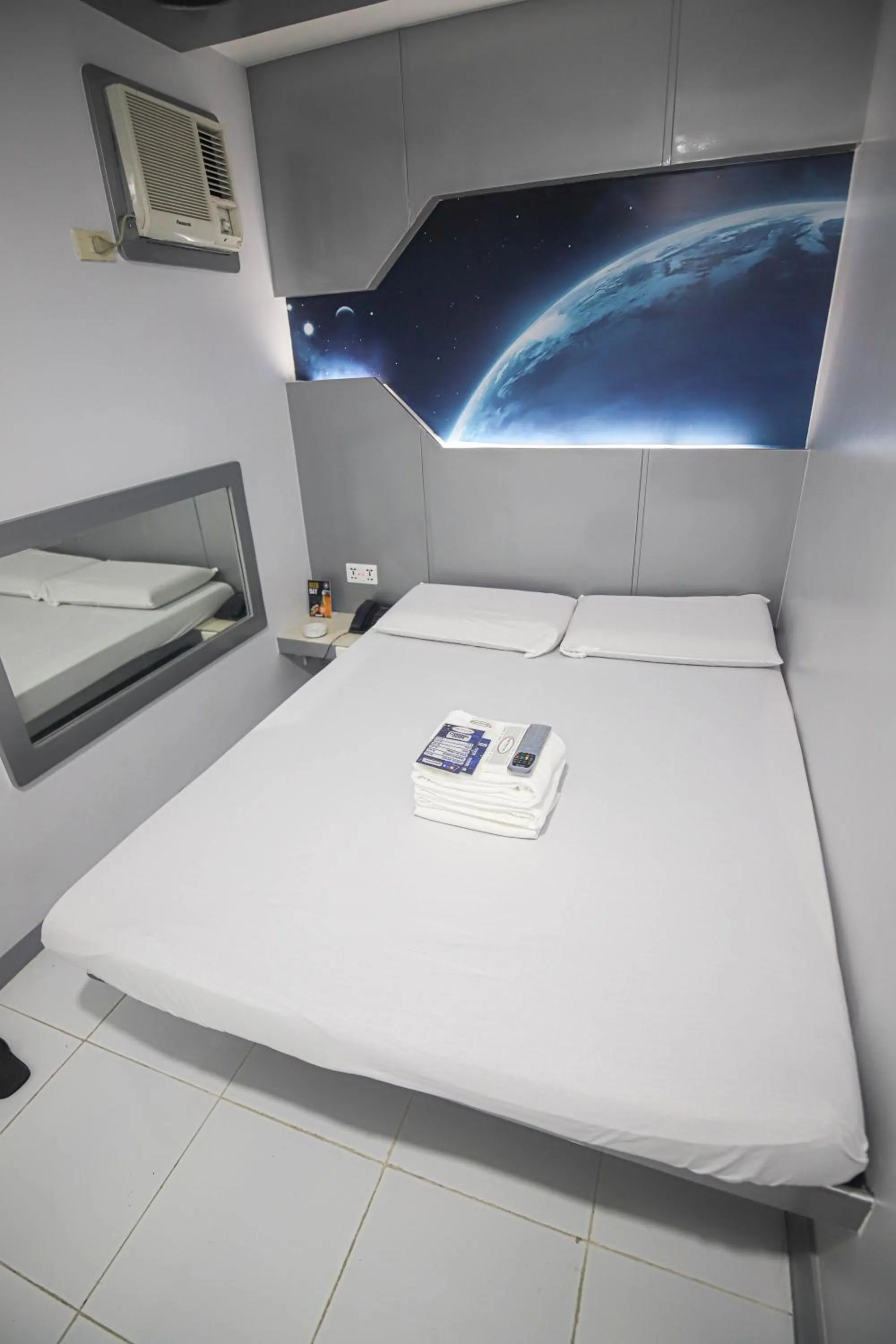 Bed in Astrotel Calamba