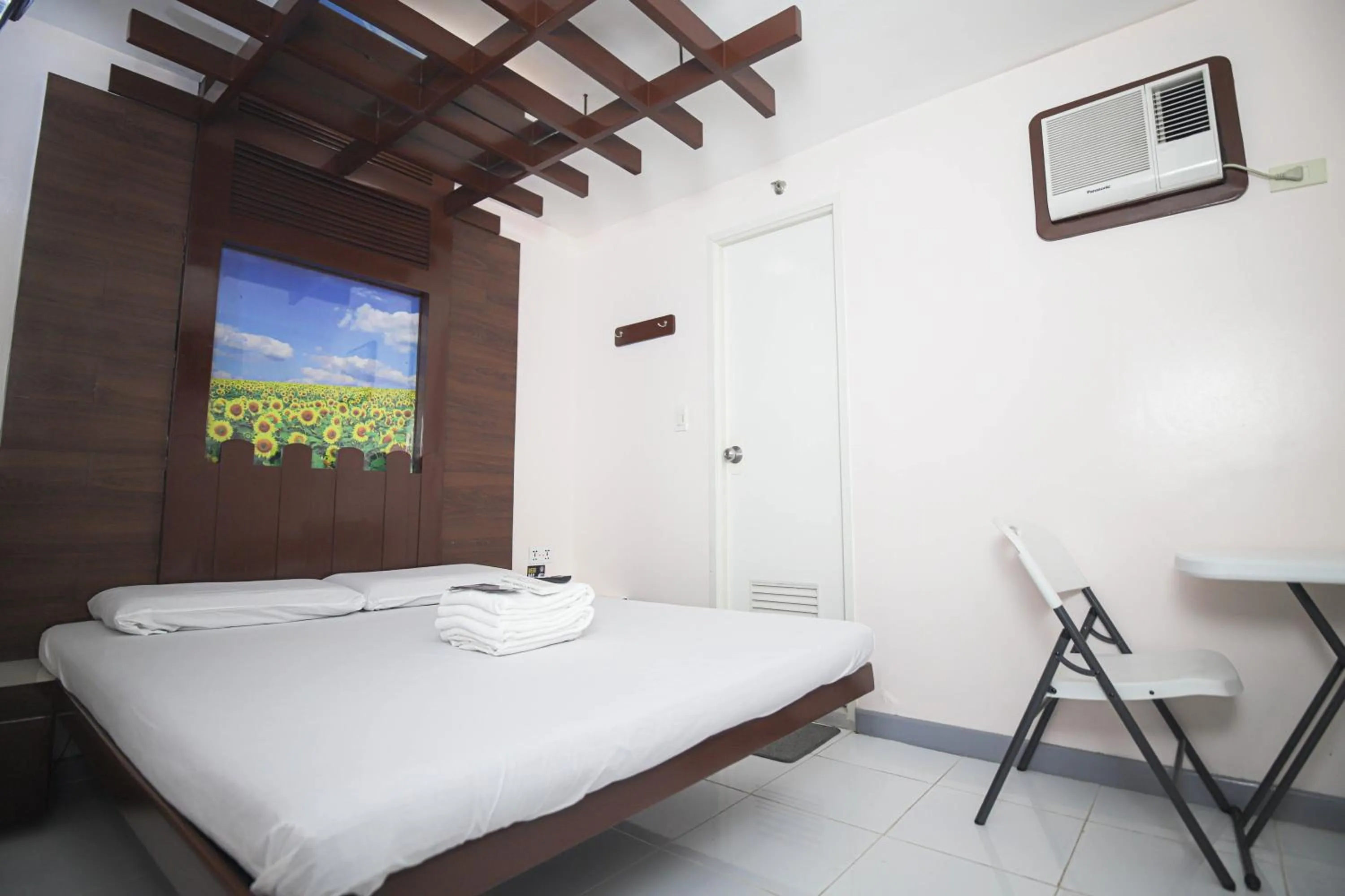 Bed in Astrotel Calamba