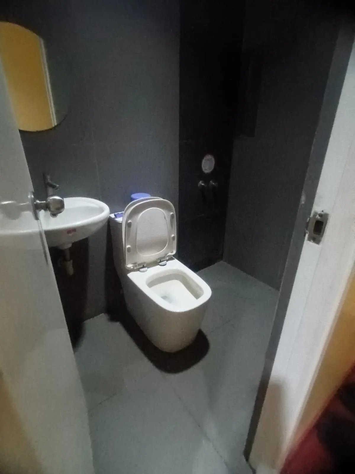 Bathroom in Astrotel Calamba