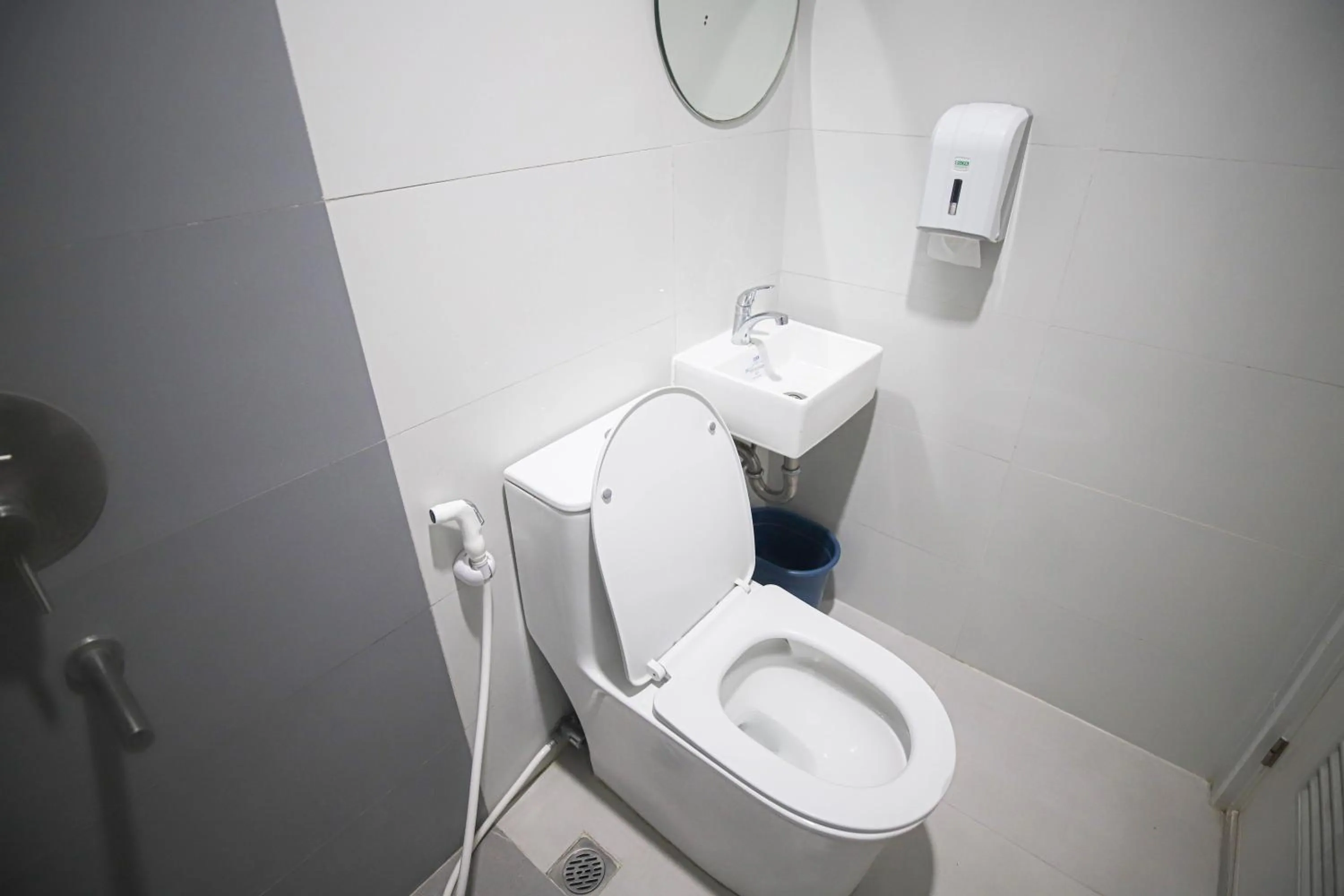 Toilet in Astrotel Calamba