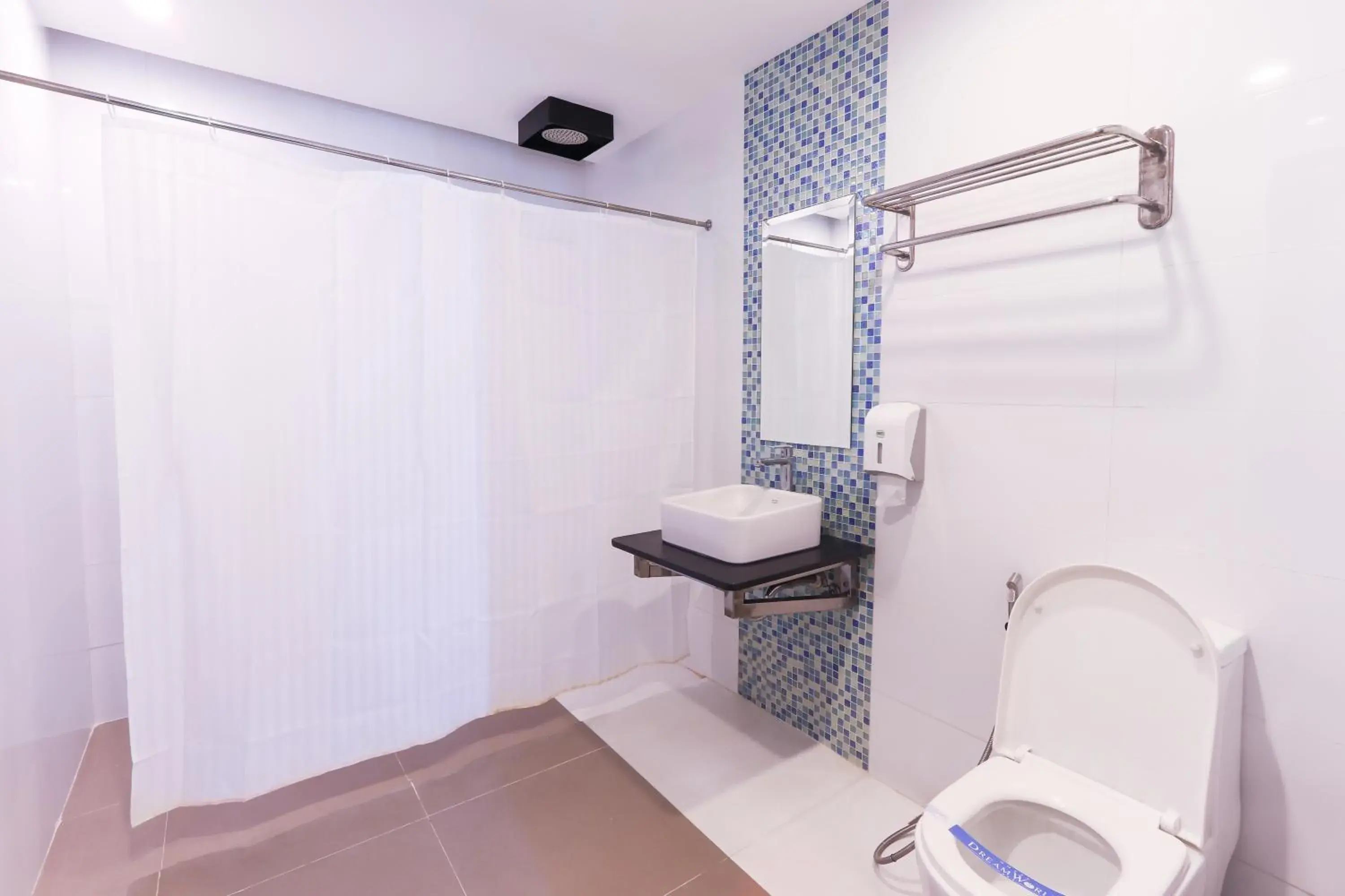 Bathroom in Hotel Dreamworld North Edsa Bathroom in Hotel Dreamworld North Edsa