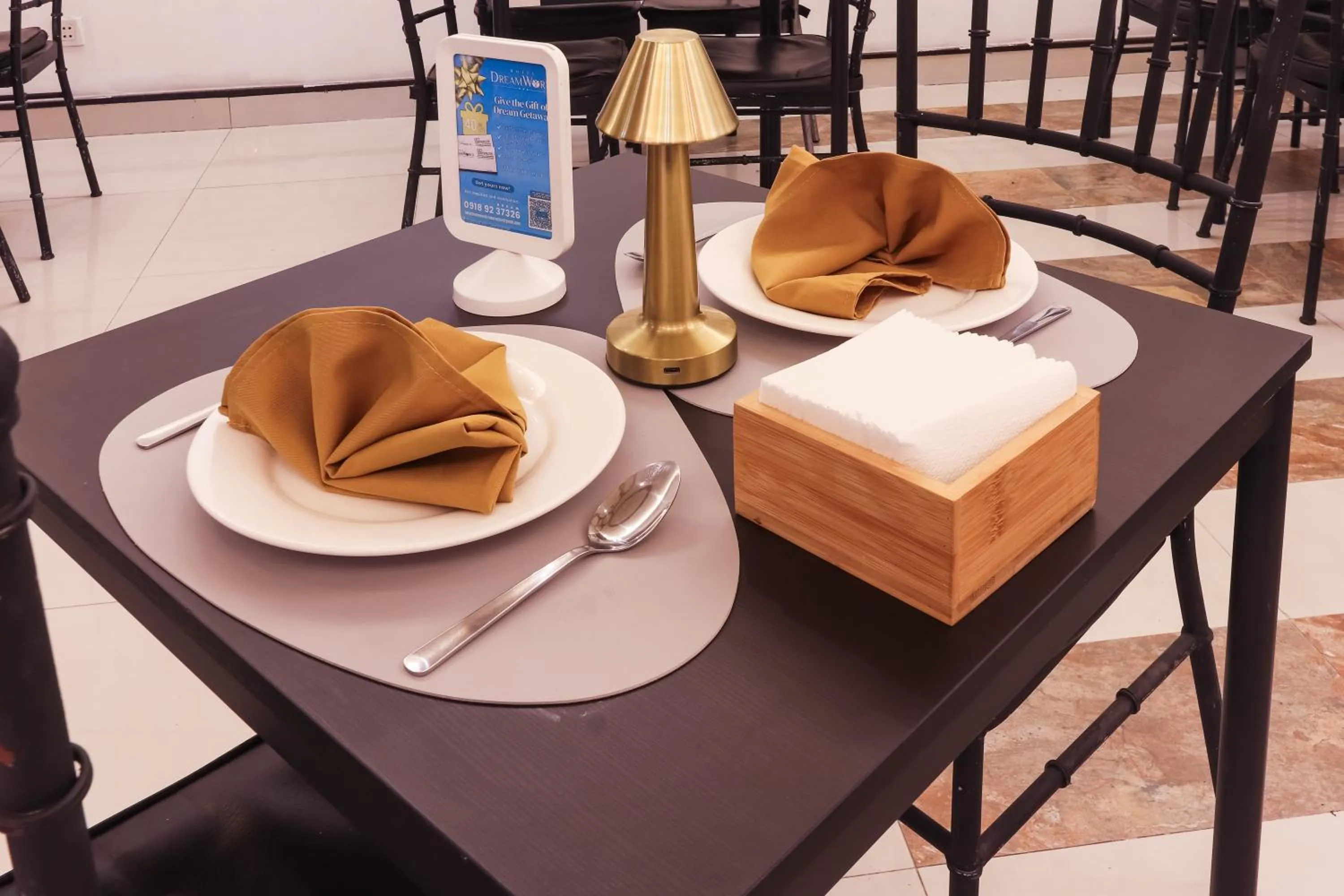 Restaurant/places to eat in Hotel Dreamworld North Edsa