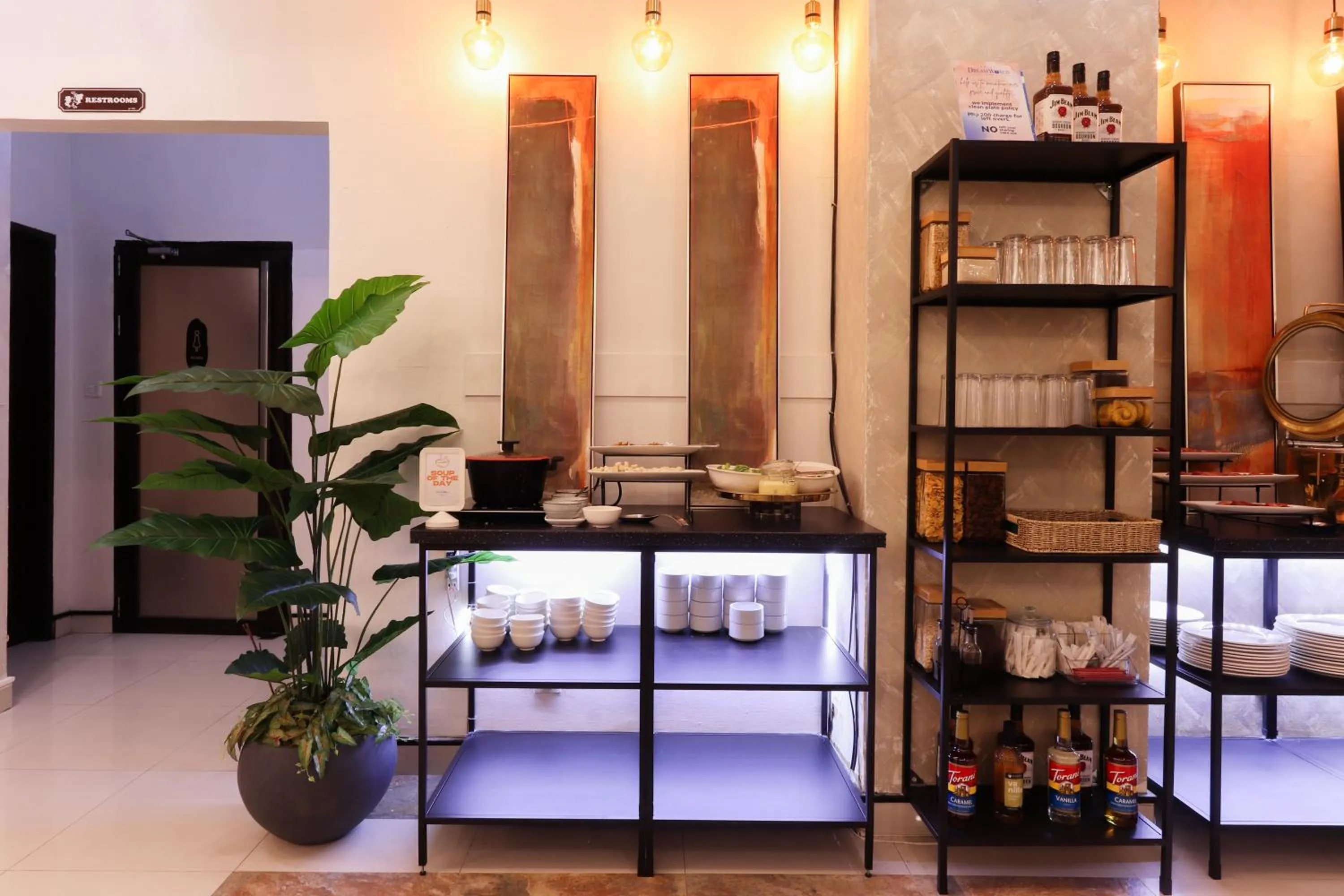 Restaurant/places to eat in Hotel Dreamworld North Edsa