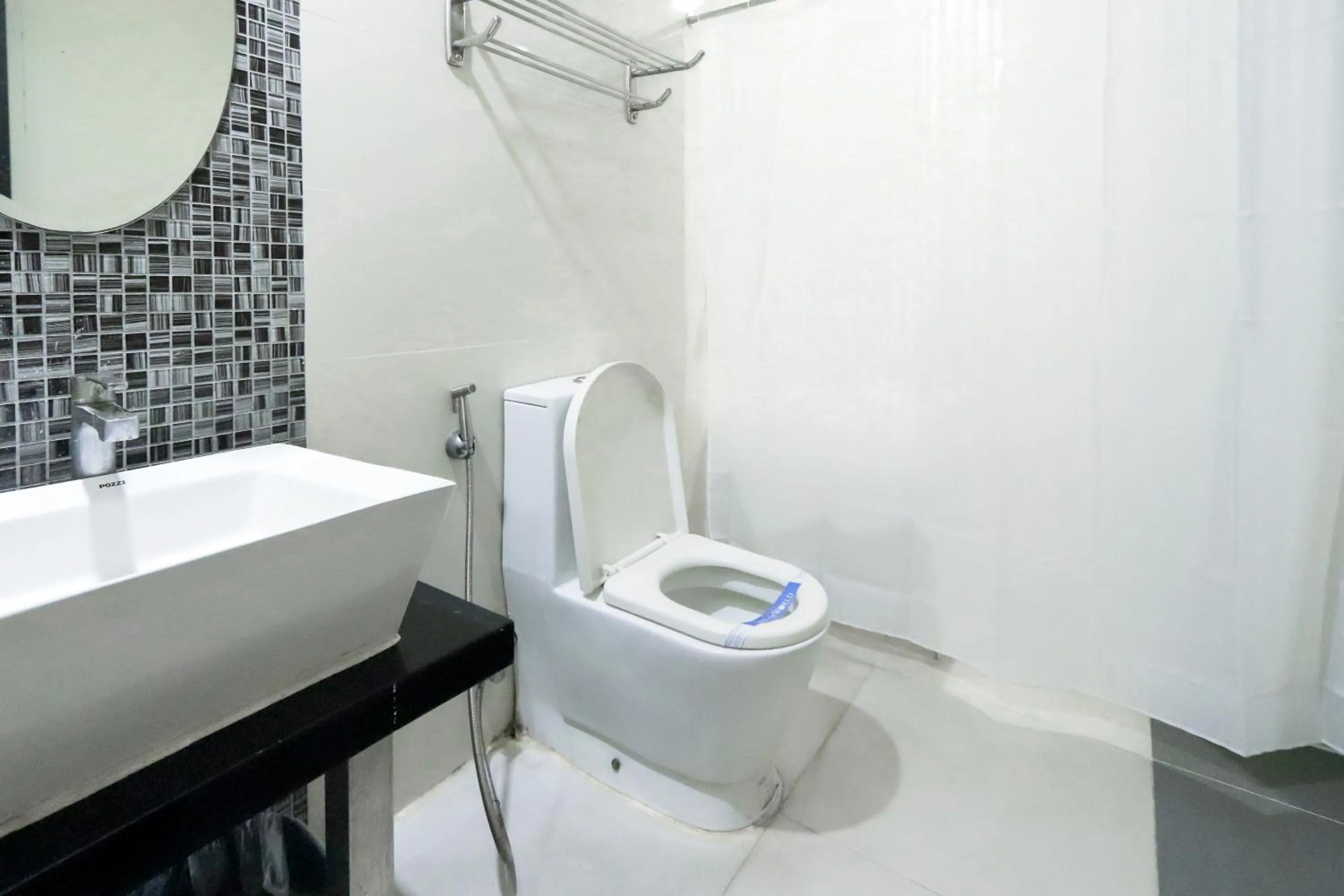 Bathroom in Hotel Dreamworld North Edsa