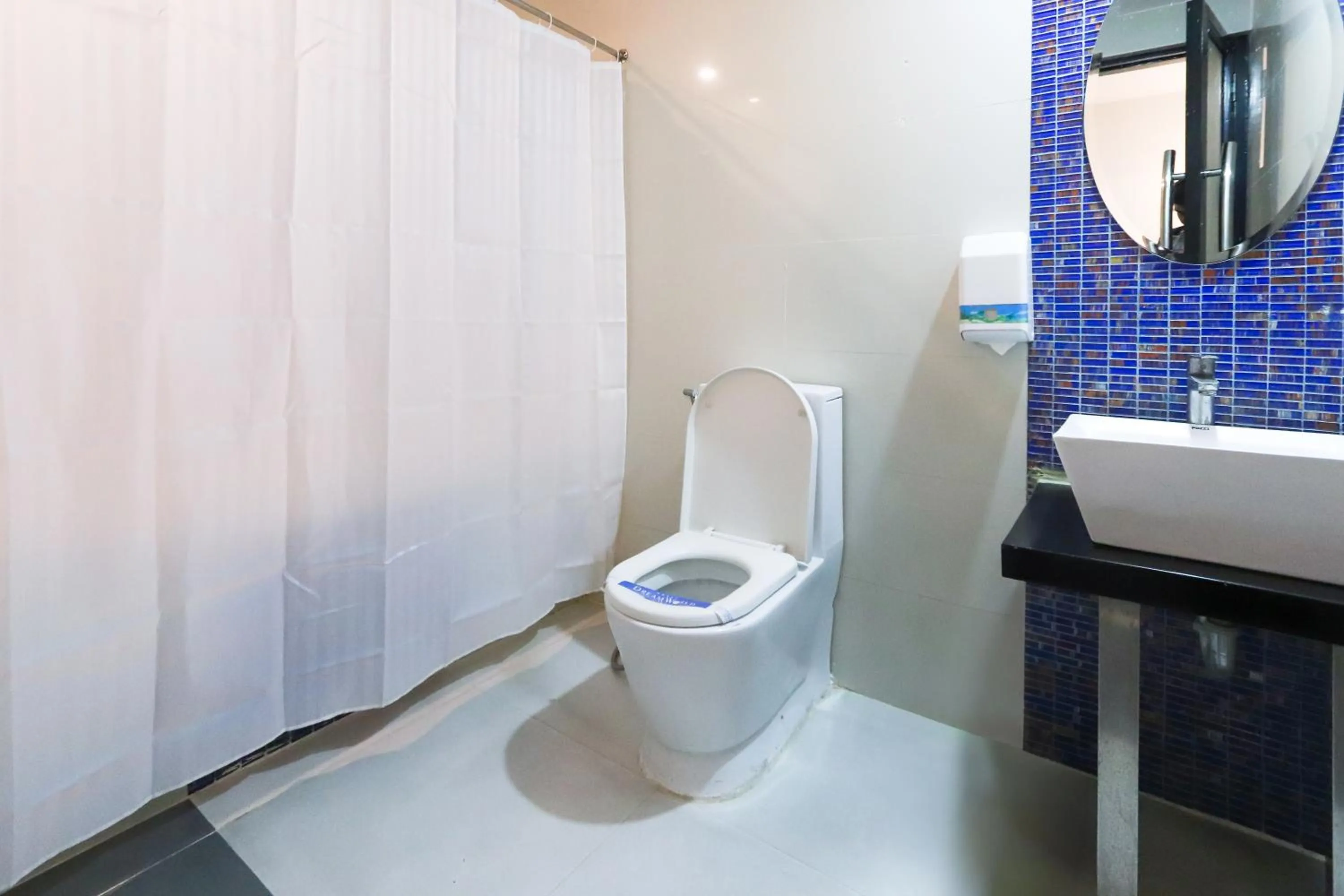 Bathroom in Hotel Dreamworld North Edsa