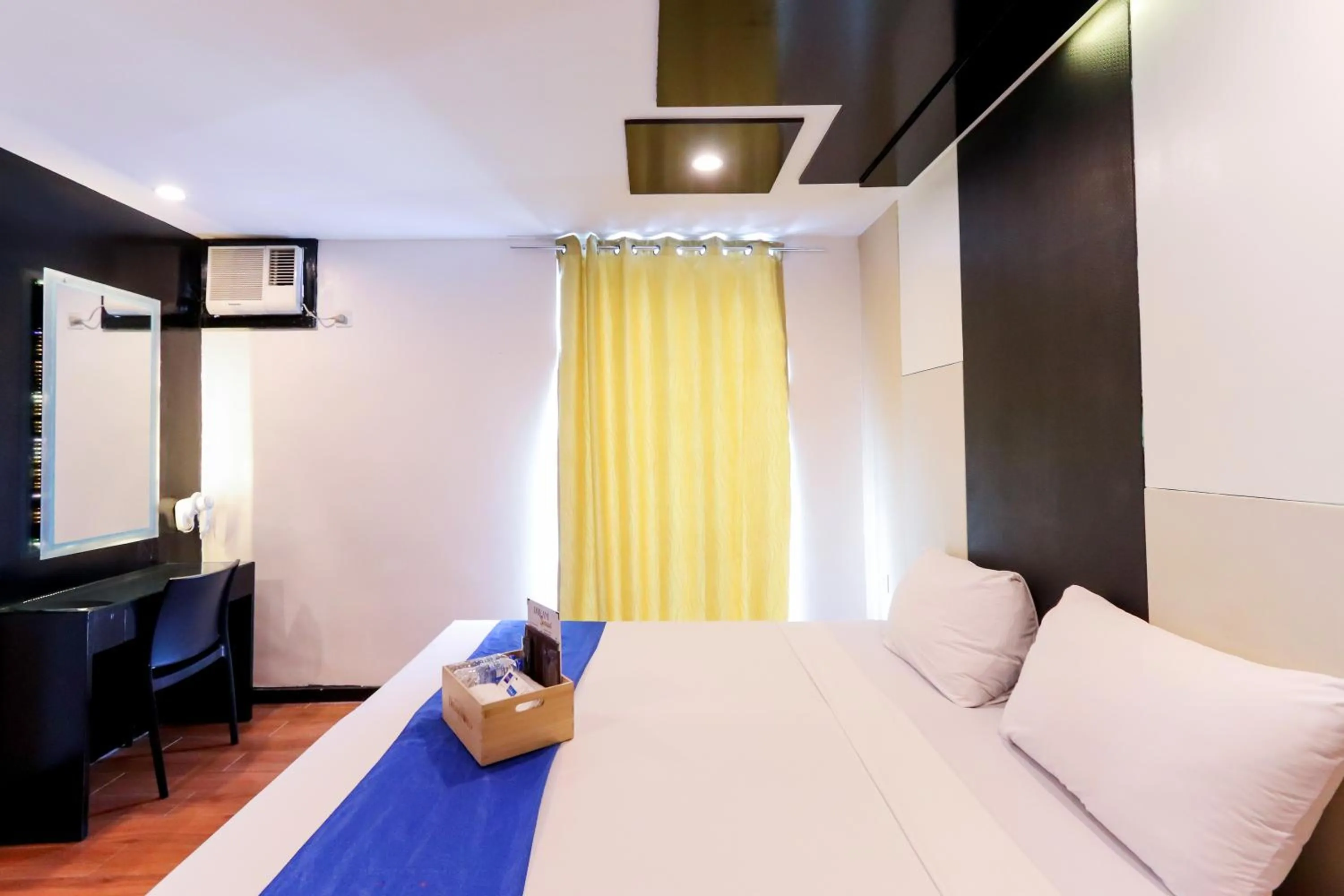 Bedroom, Bed in Hotel Dreamworld North Edsa