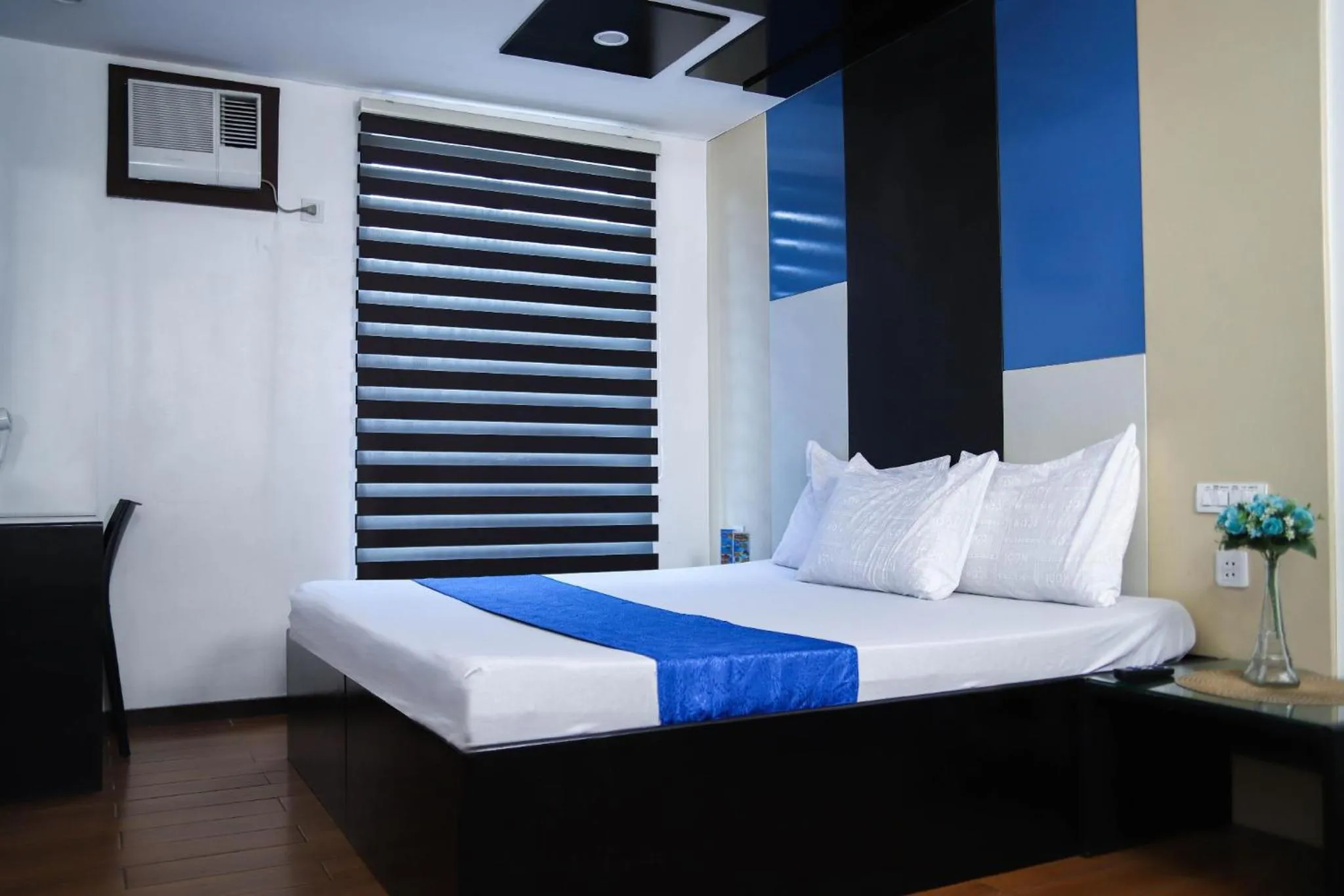 Bed in Hotel Dreamworld North Edsa