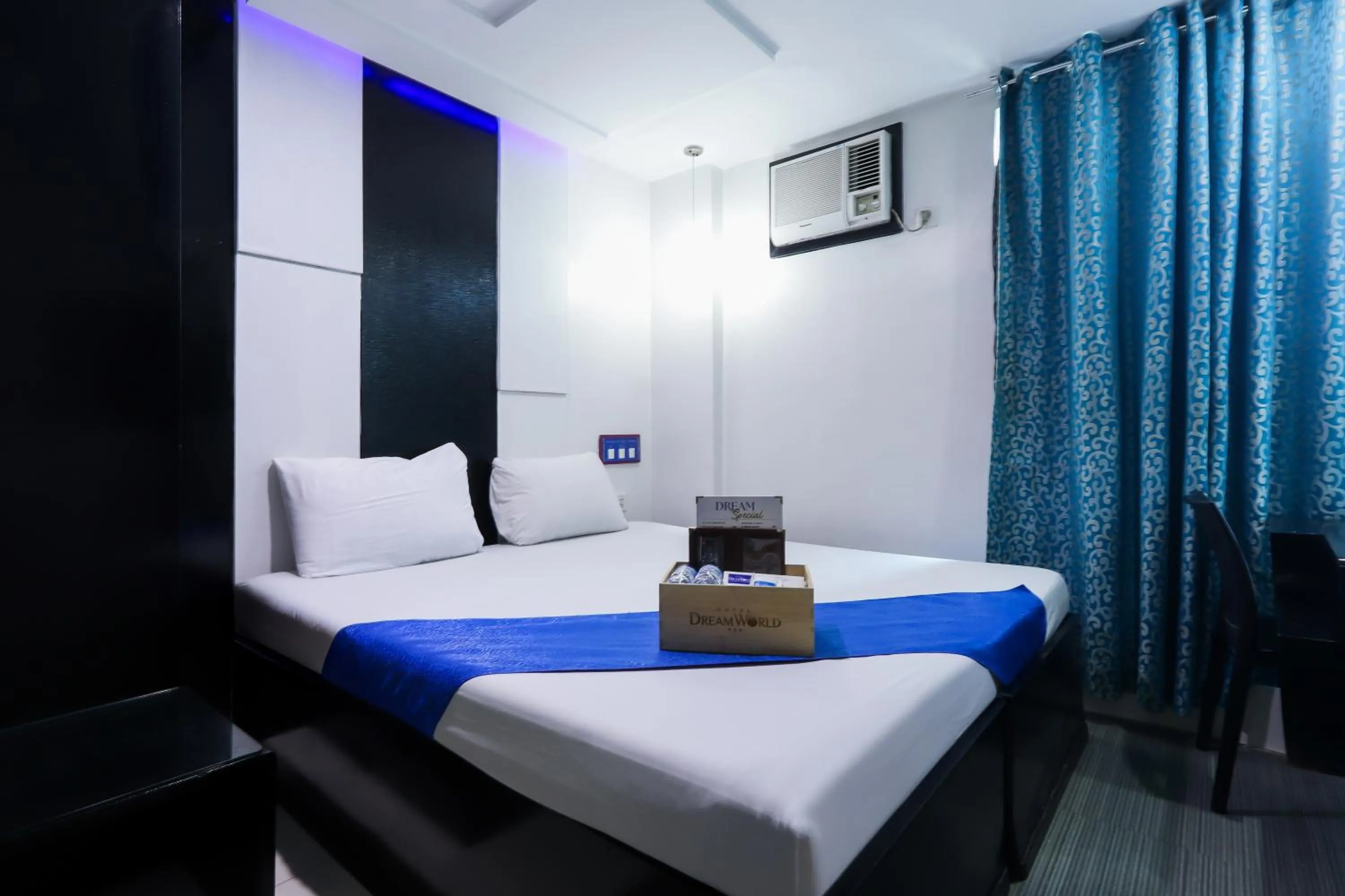 Bedroom, Bed in Hotel Dreamworld North Edsa