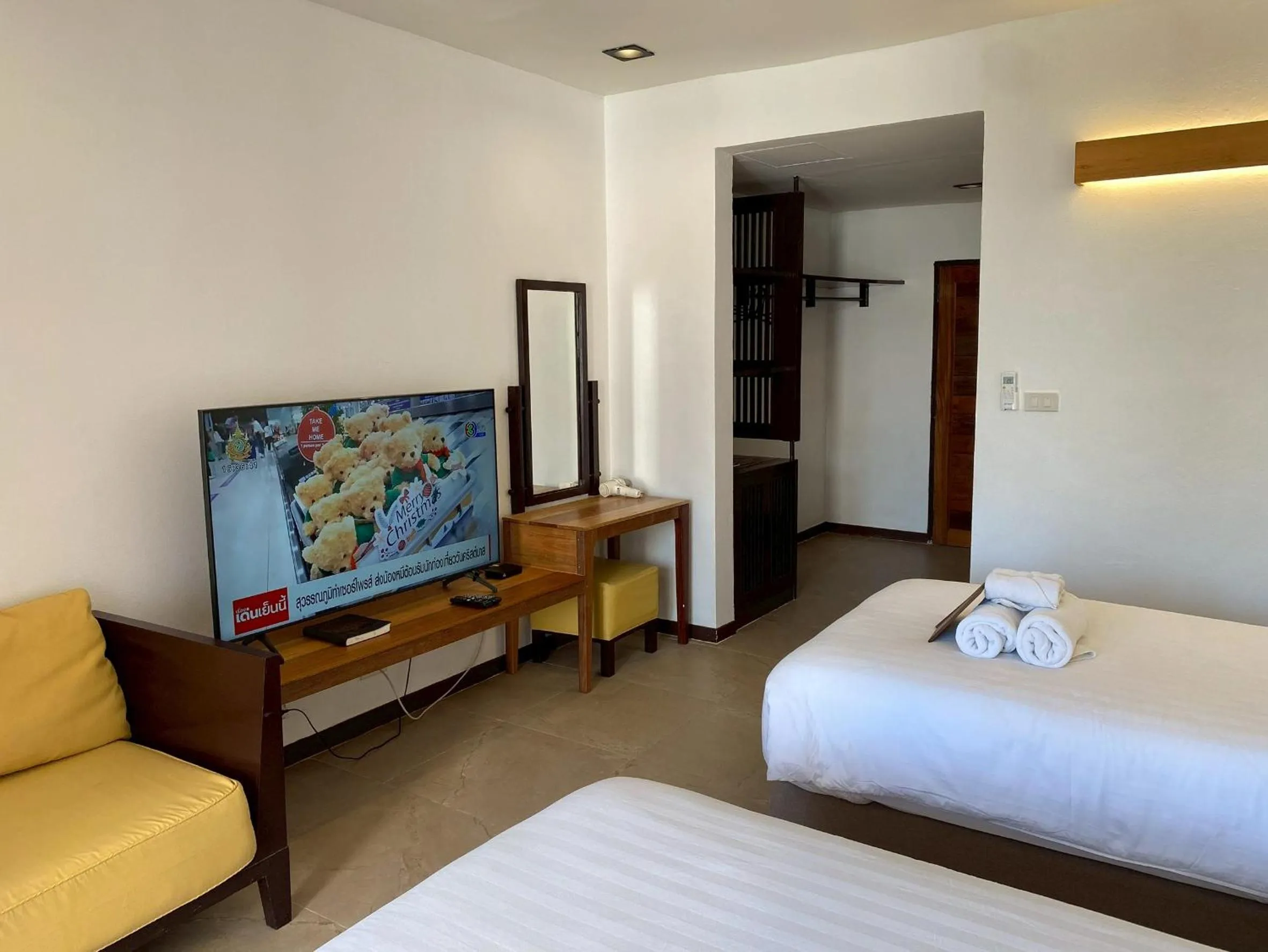 Bathroom, Bed in Chumphon Cabana Resort