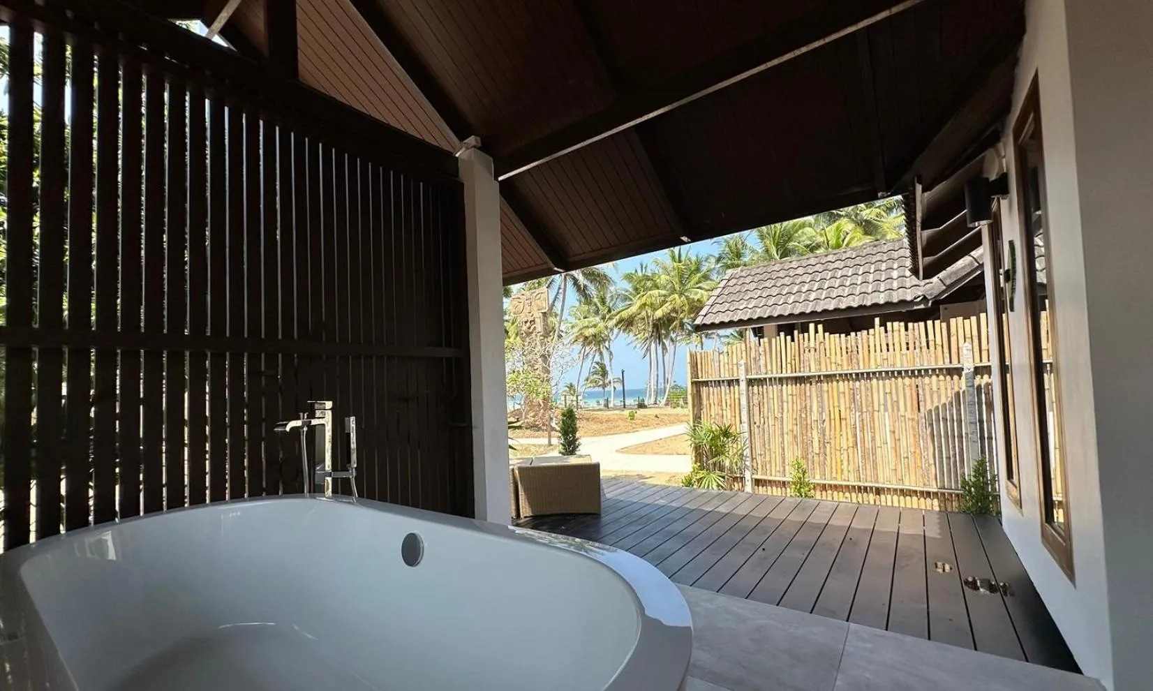 Bath in Chumphon Cabana Resort